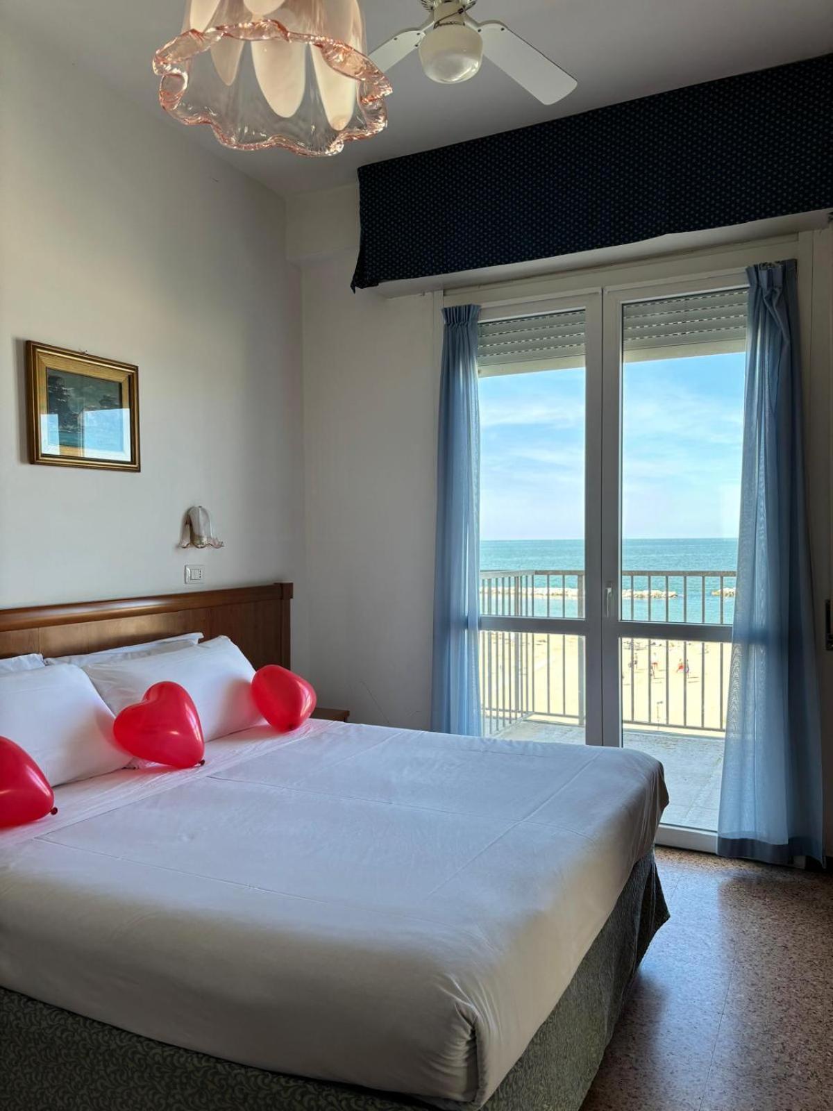 Deluxe Double or Twin Room Sea View