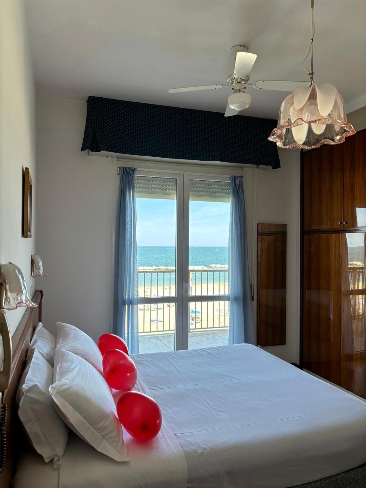 Deluxe Double or Twin Room Sea View