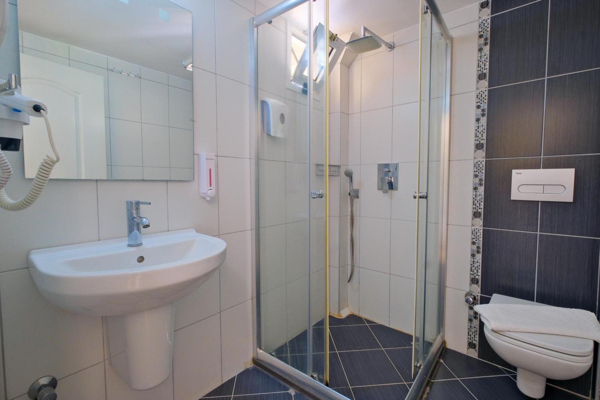 Triple Room,1586885124:JPEG