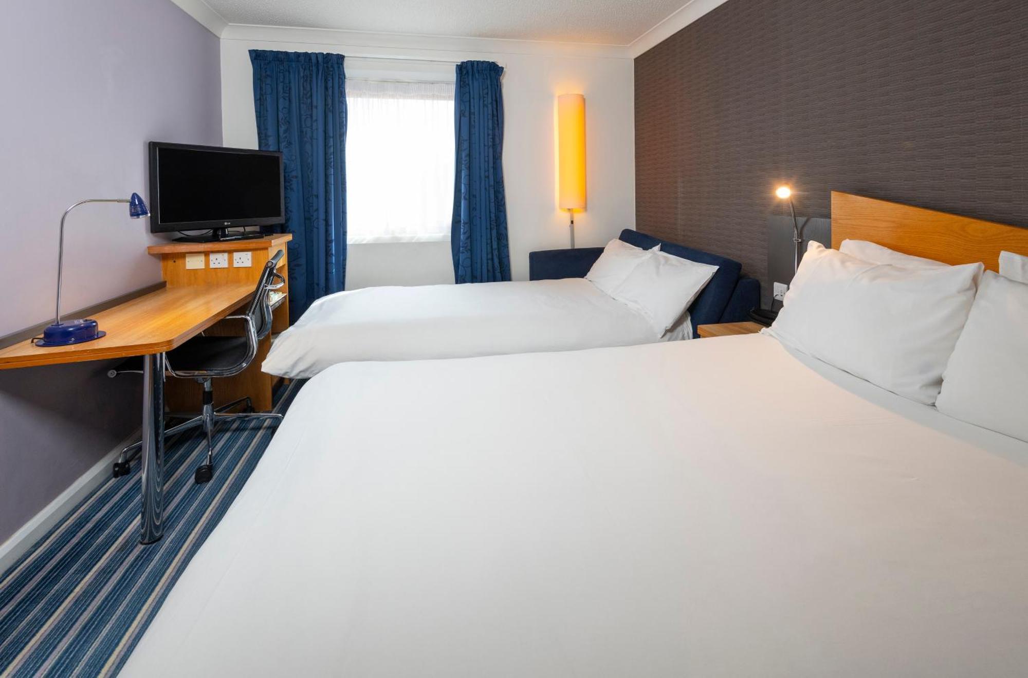 Standard Double Room with Sofa Bed and Free Hot Breakfast,1705553542:JPEG