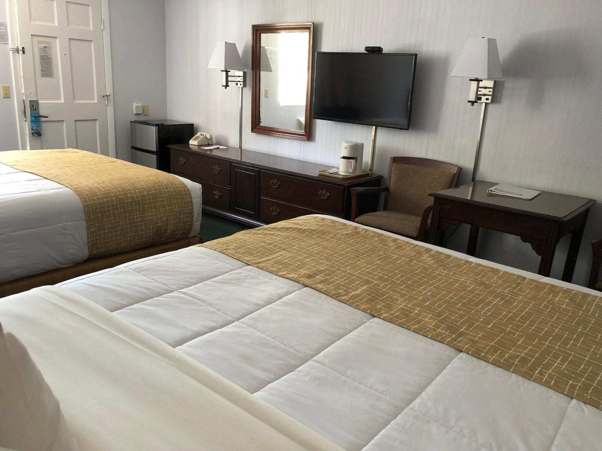 Queen Room Two Queen Beds Non-Smoking