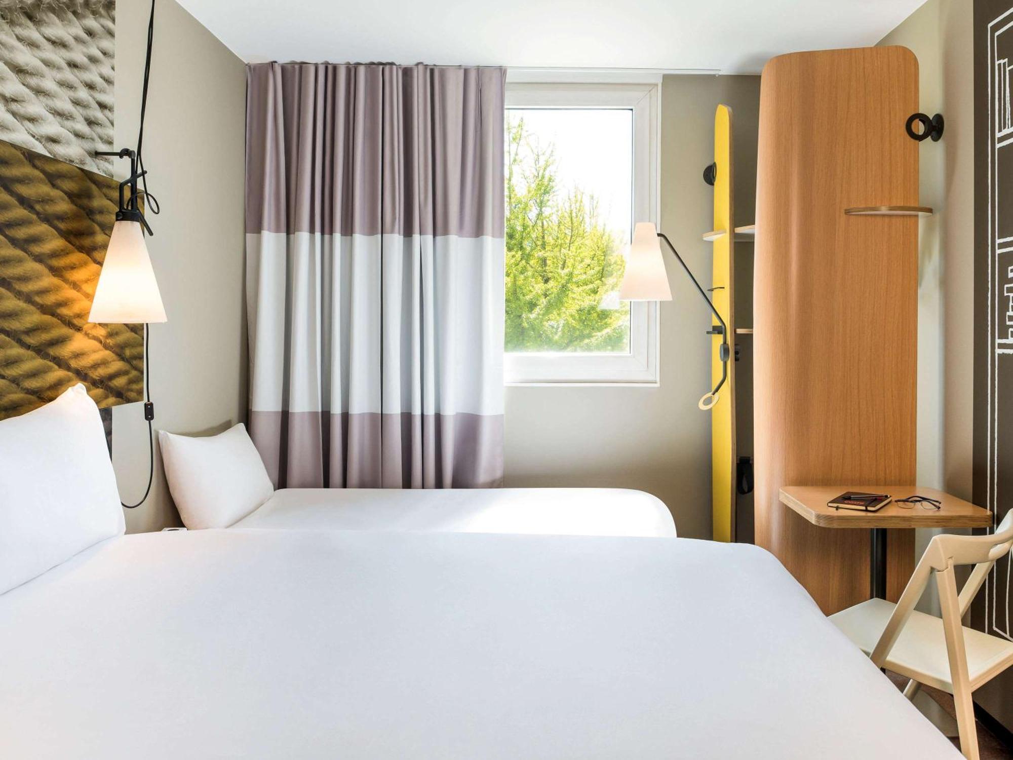 Standard Room with One Double Bed and One Single Bed