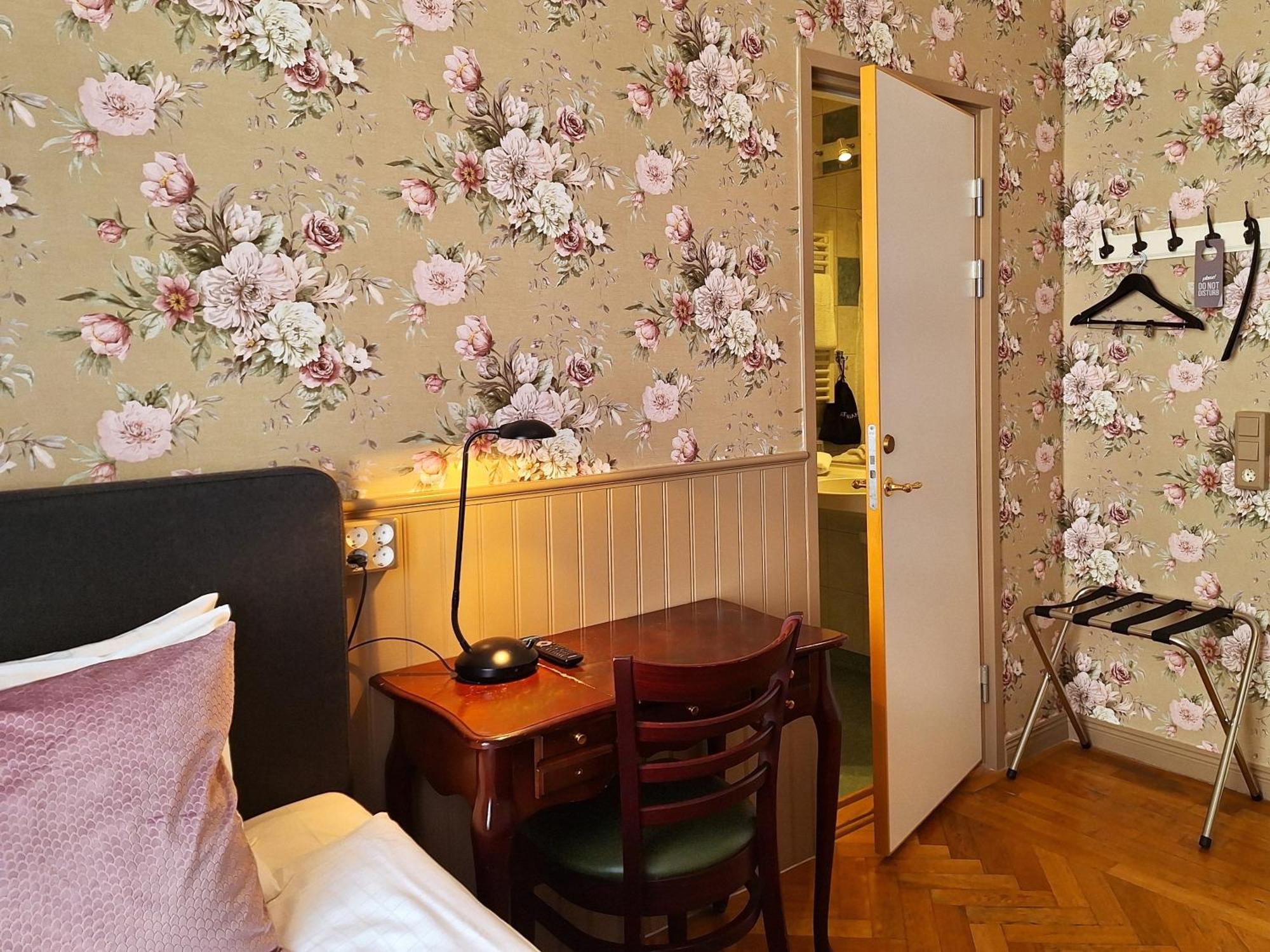 Cozy Solo Room