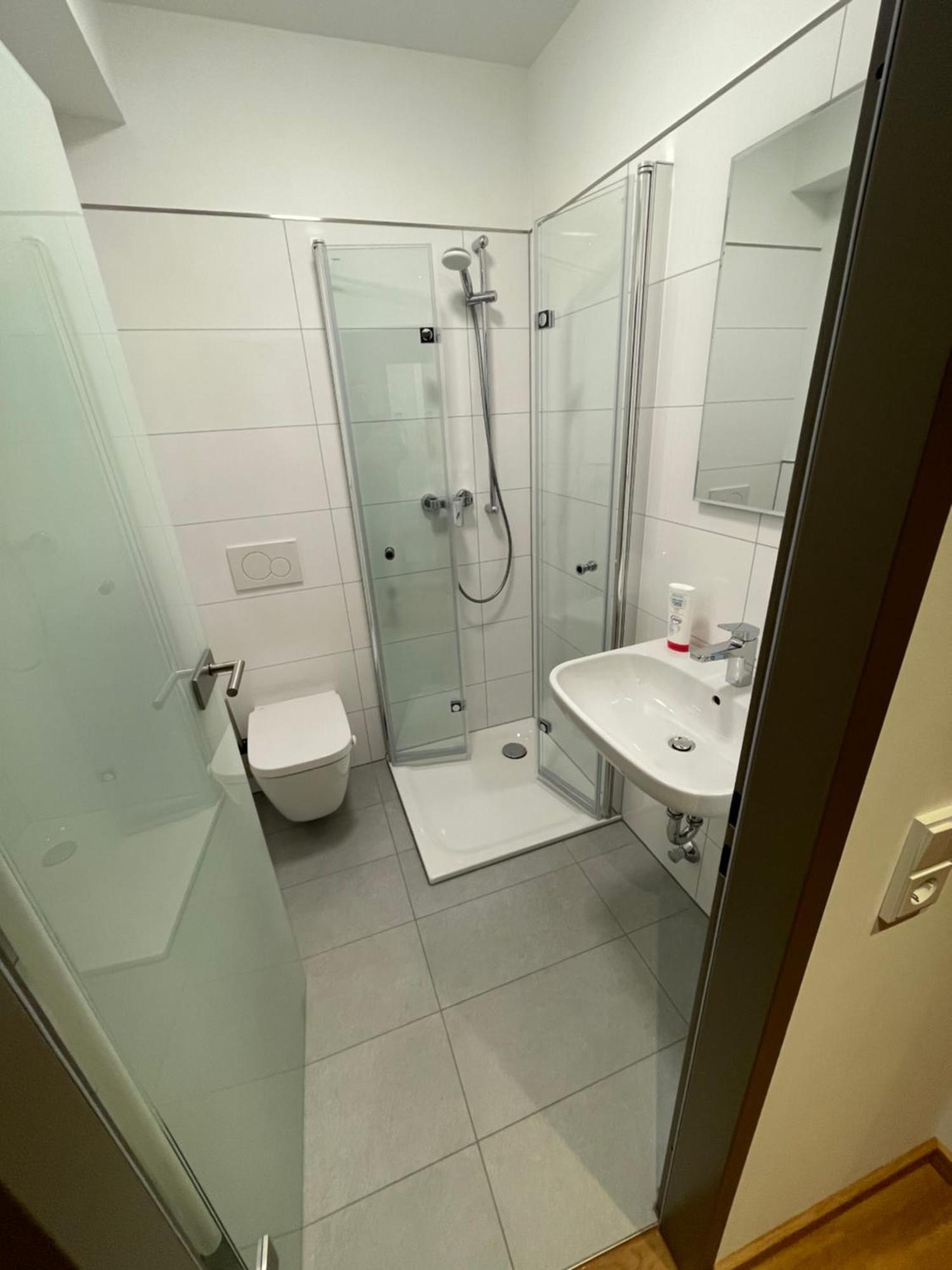 Single Room,1595443225:JPEG