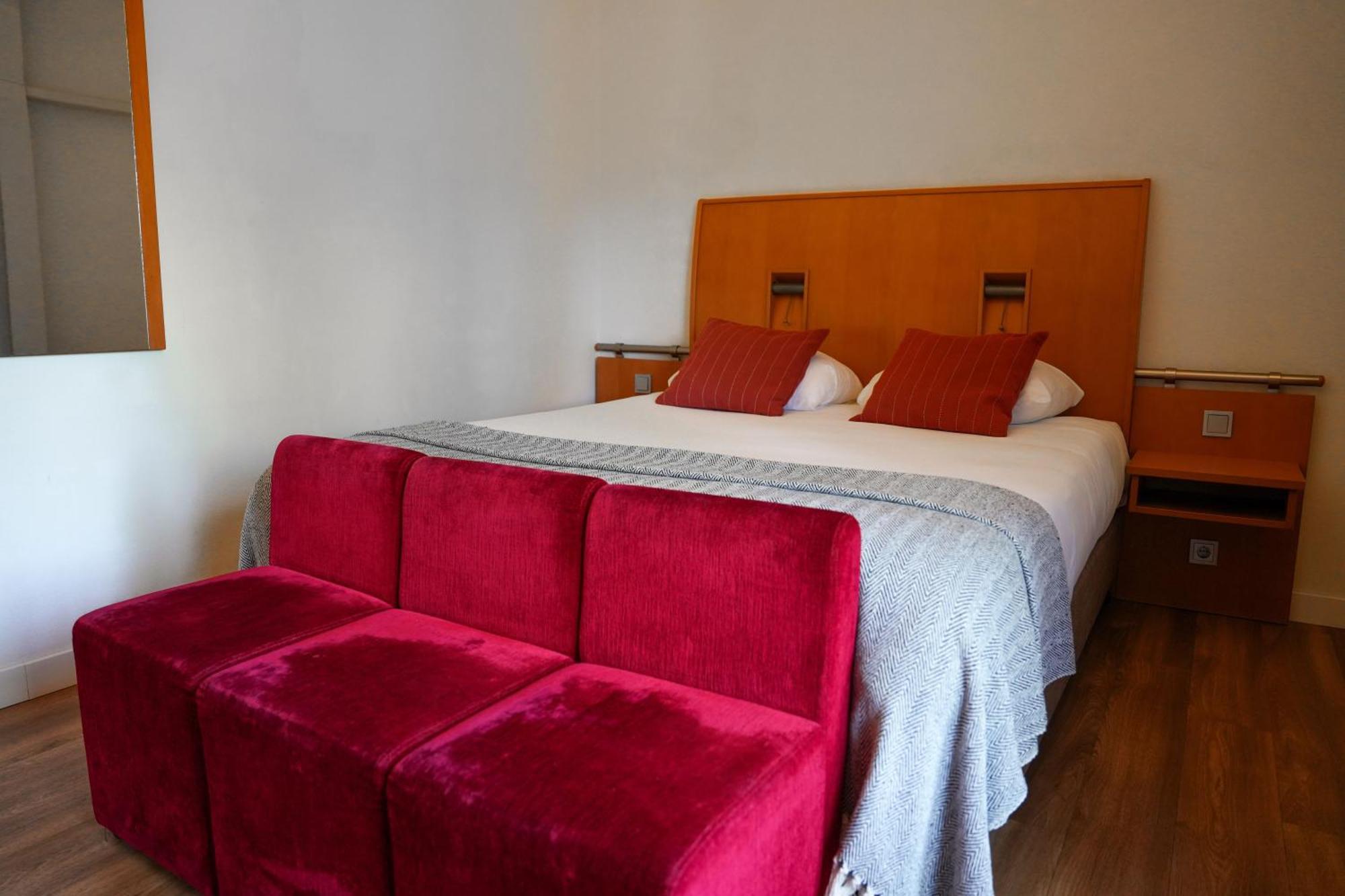 Deluxe Double Room,1596010748:JPEG