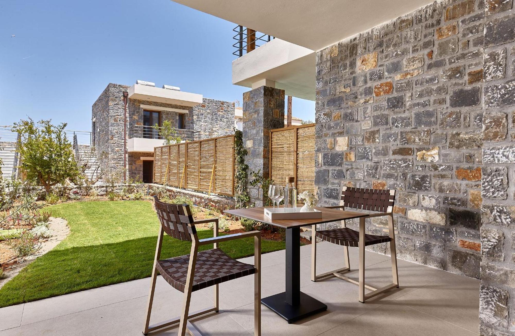 One Bedroom Suite Outdoor Hot tub Private Garden