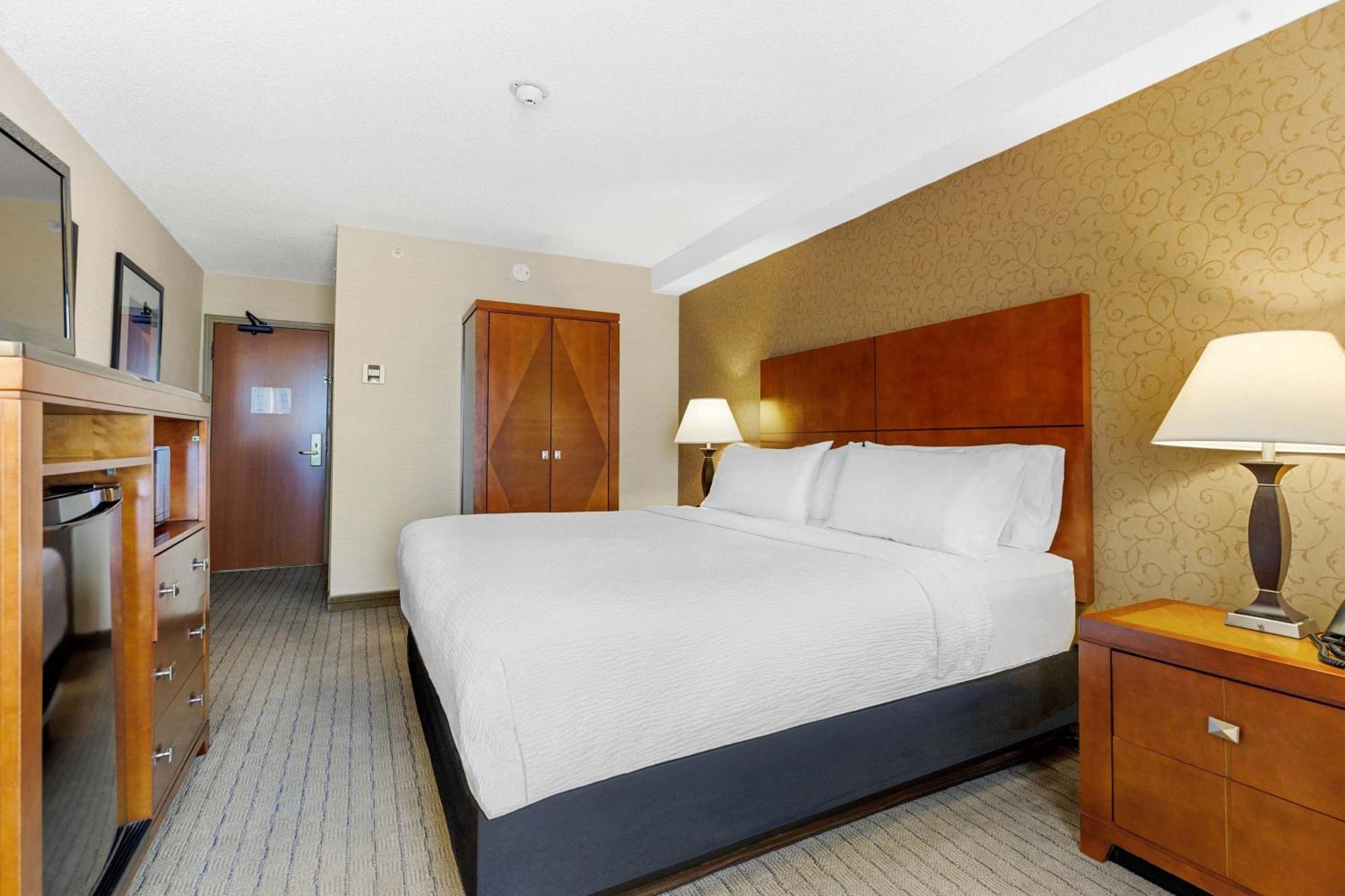 Standard Room, 1 King Bed