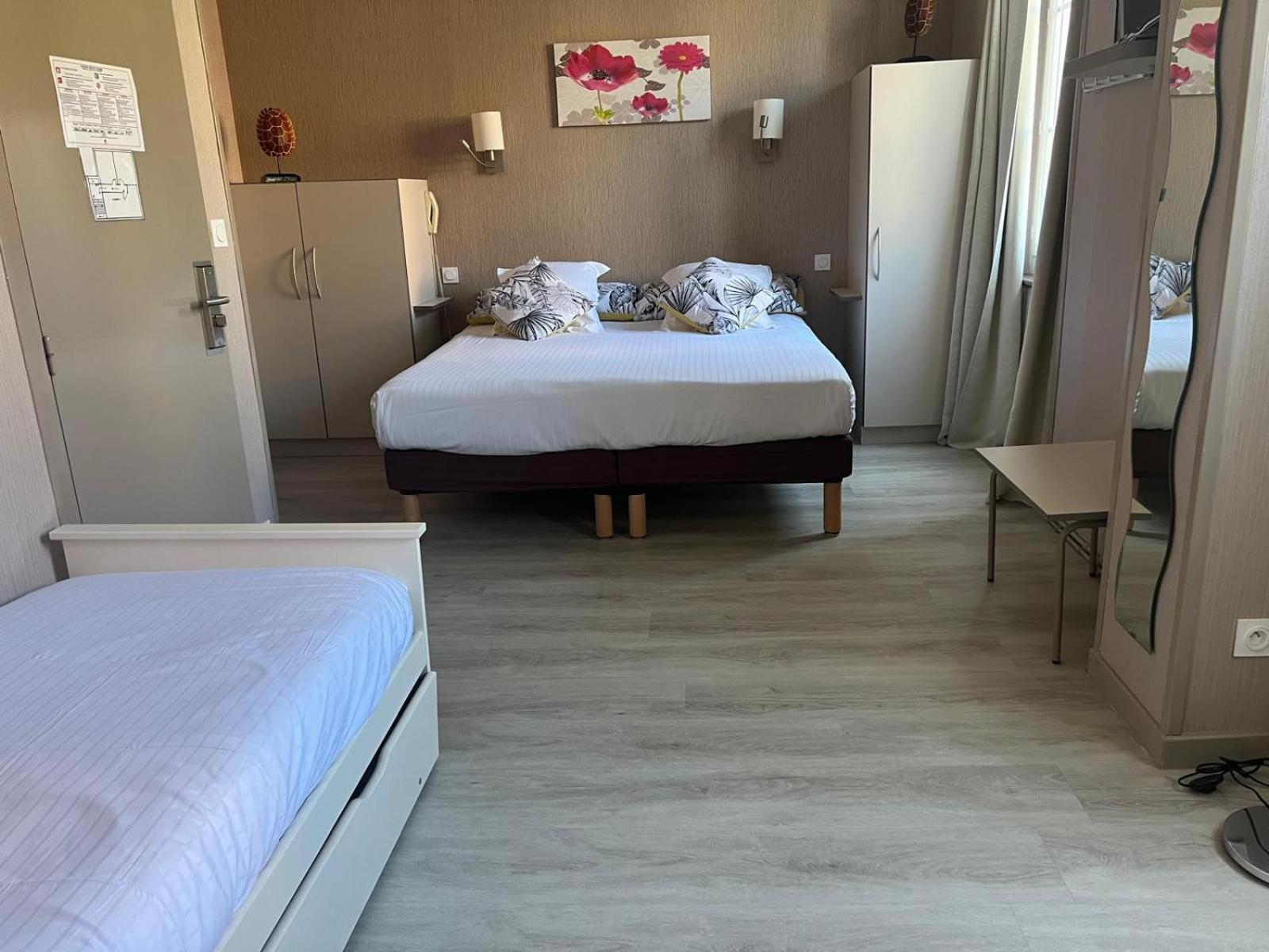 Chambre Triple - Vue sur Ville