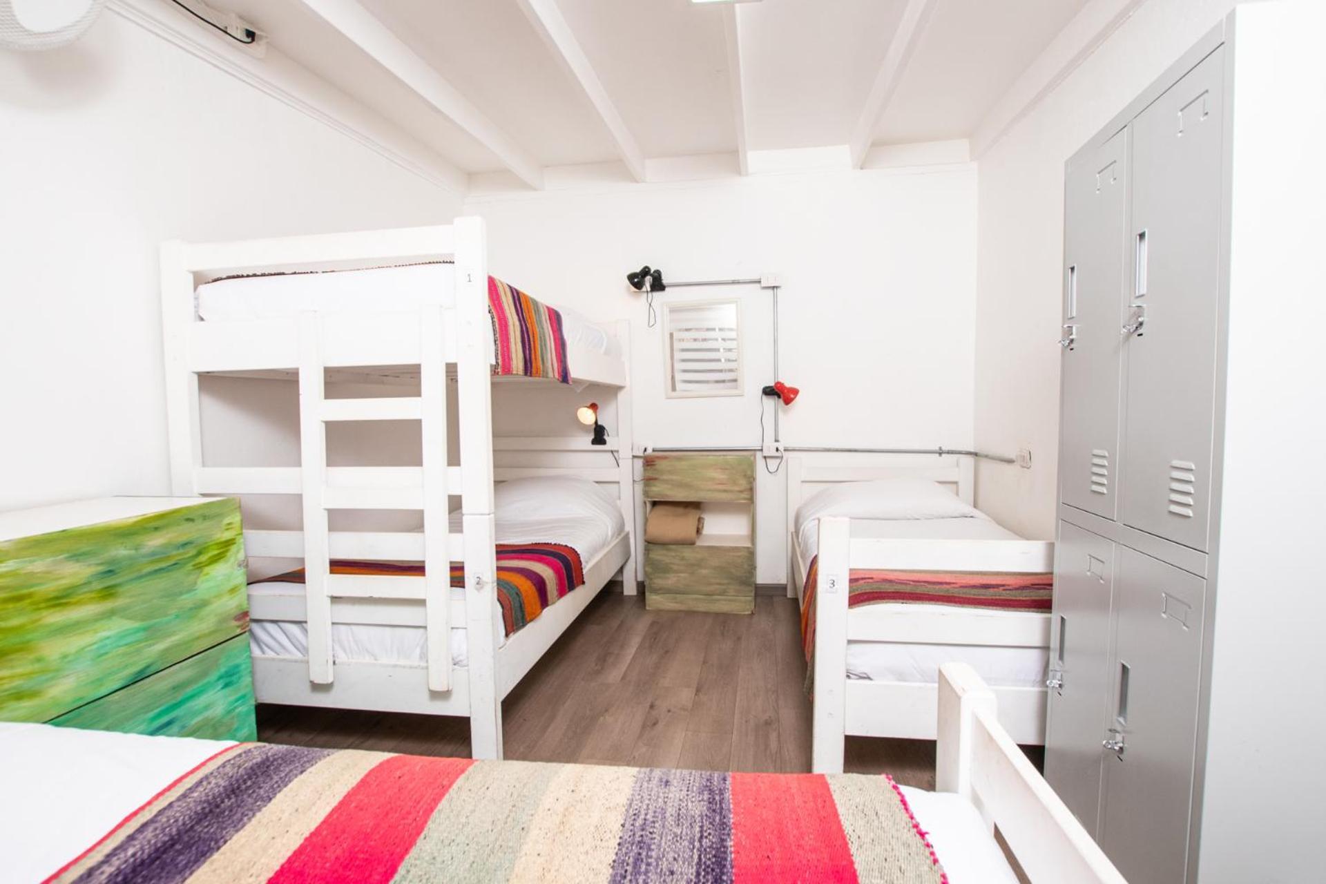 Cama Individual en habitación compartida femenina