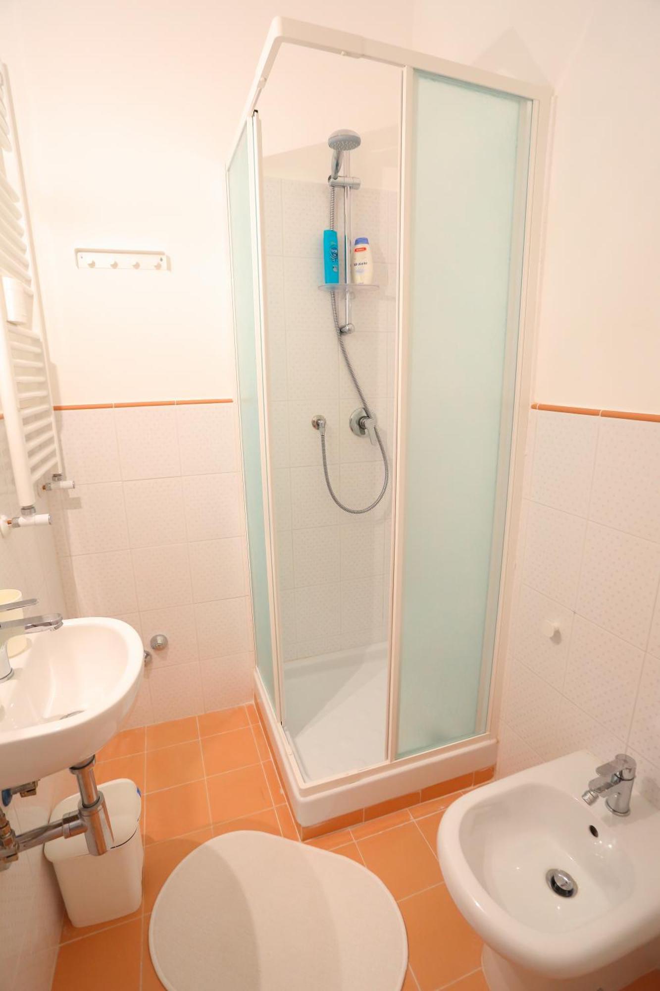 Quarto com 2 Camas de Solteiro