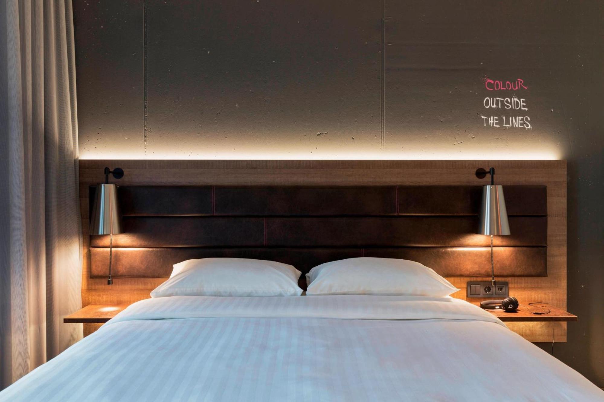 Moxy Sleeper Queensize Bed