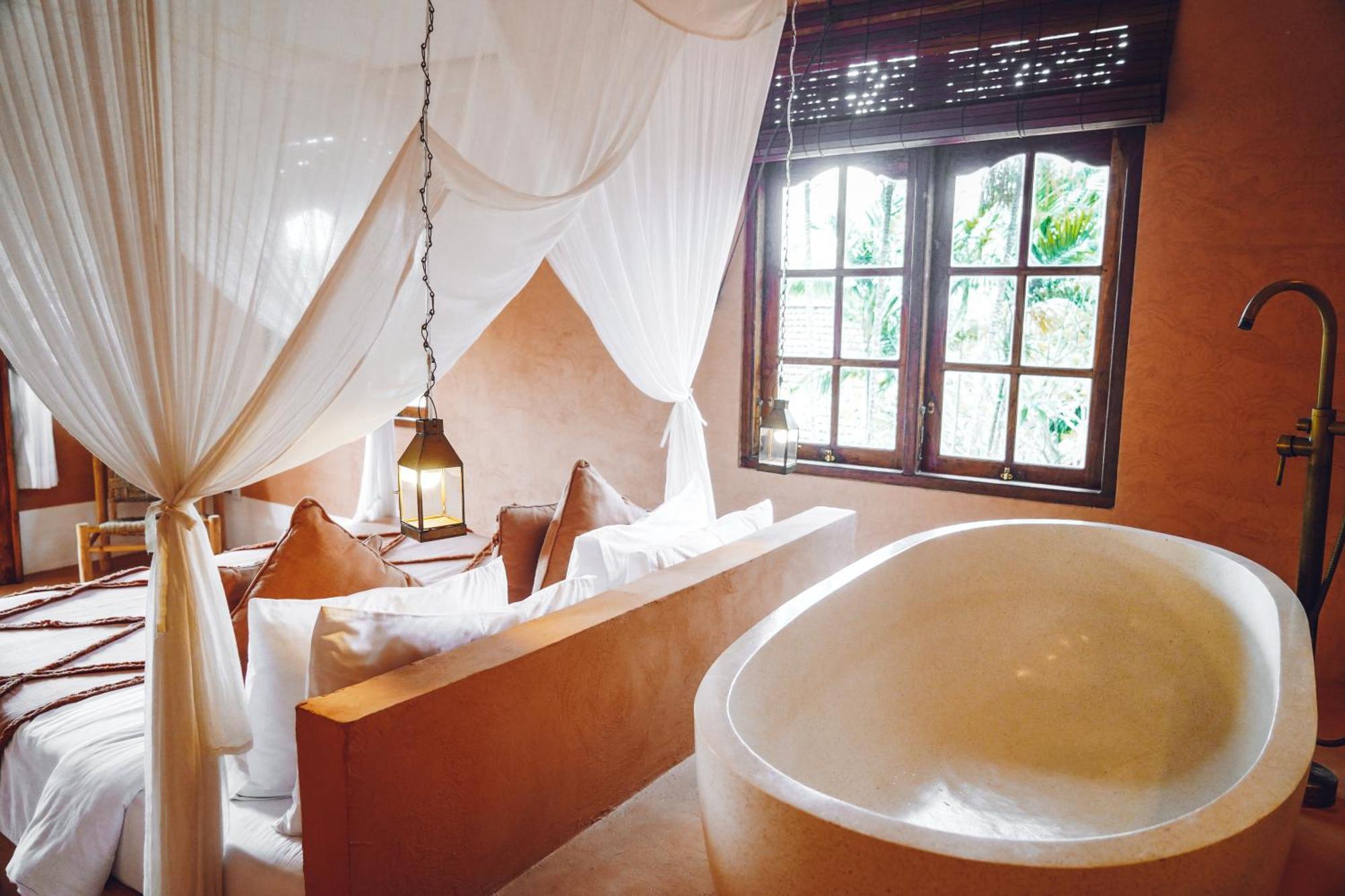 Deluxe Room Bath