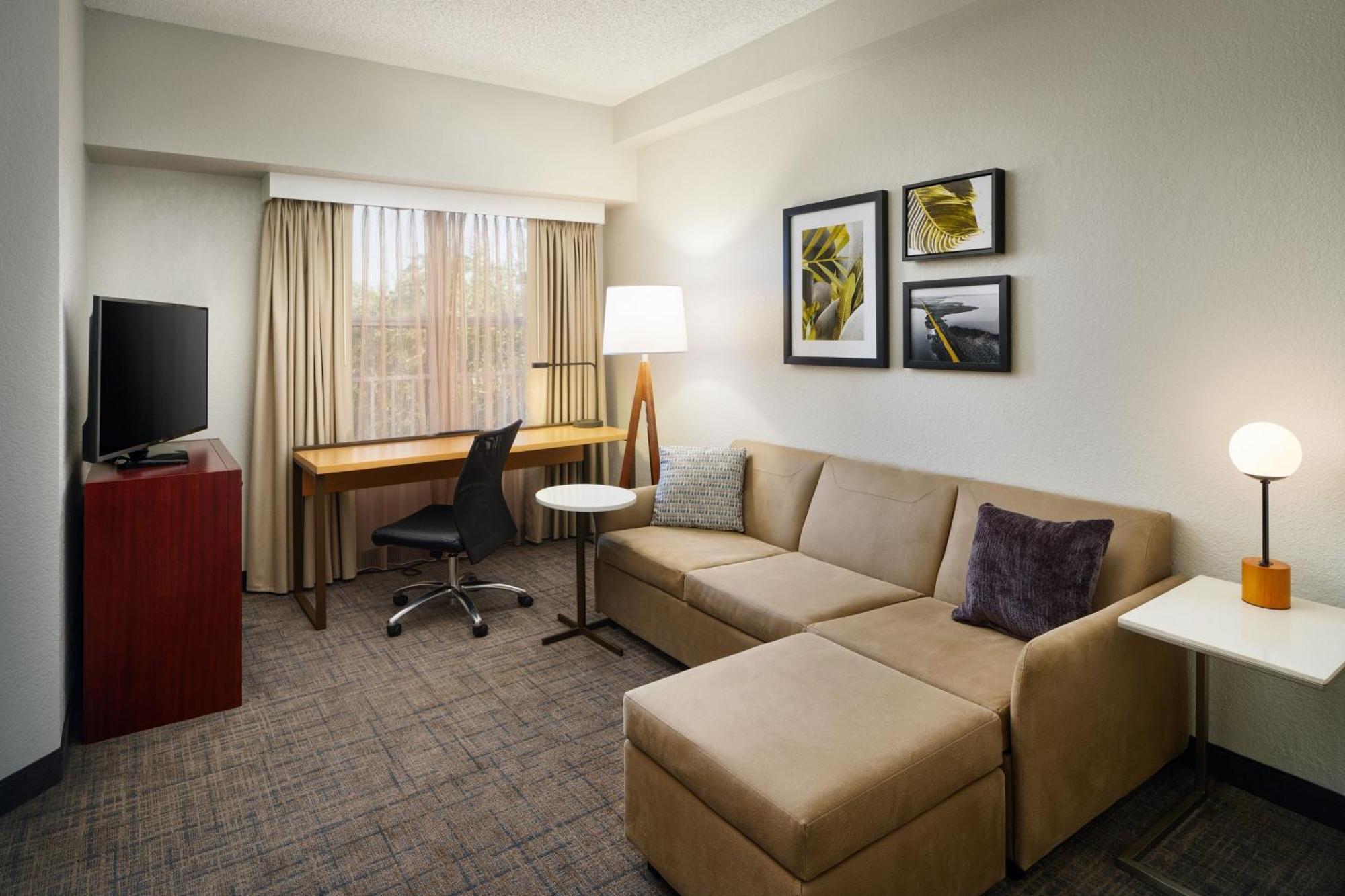 One-Bedroom Queen Suite Sofa Bed,1618274914:JPEG