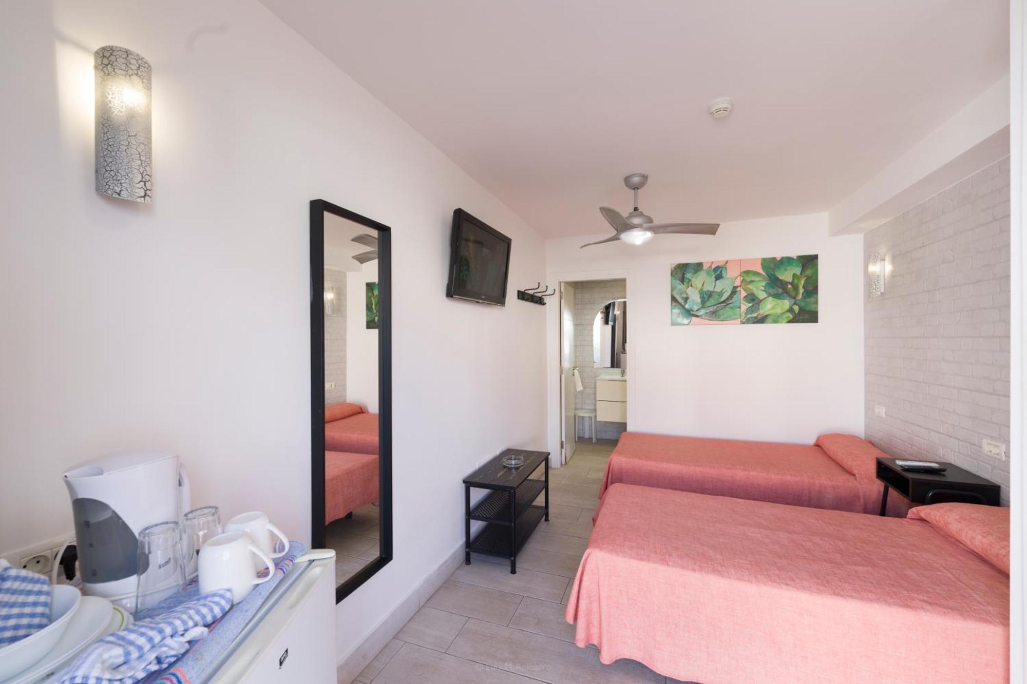 Twin Room Private Bathroom