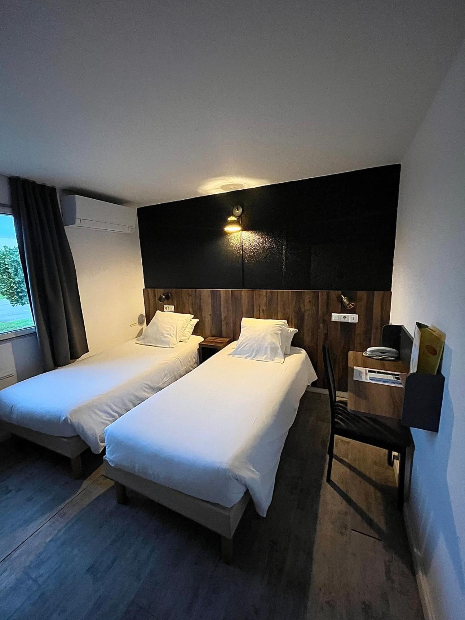 Twin Room,1620985738:JPEG