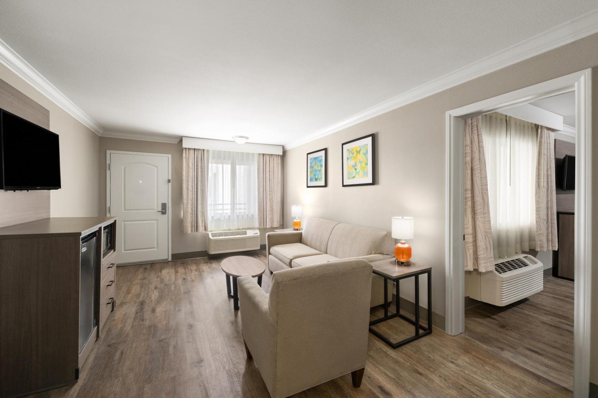 Queen Suite - Non-Smoking,1621411971:JPEG