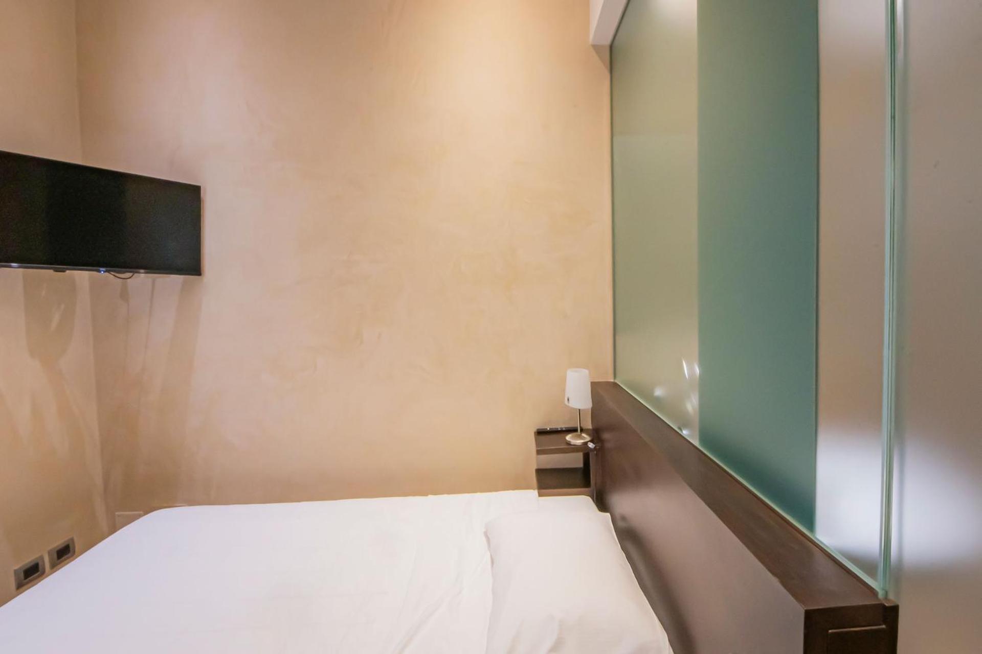 Single Room With French Bed