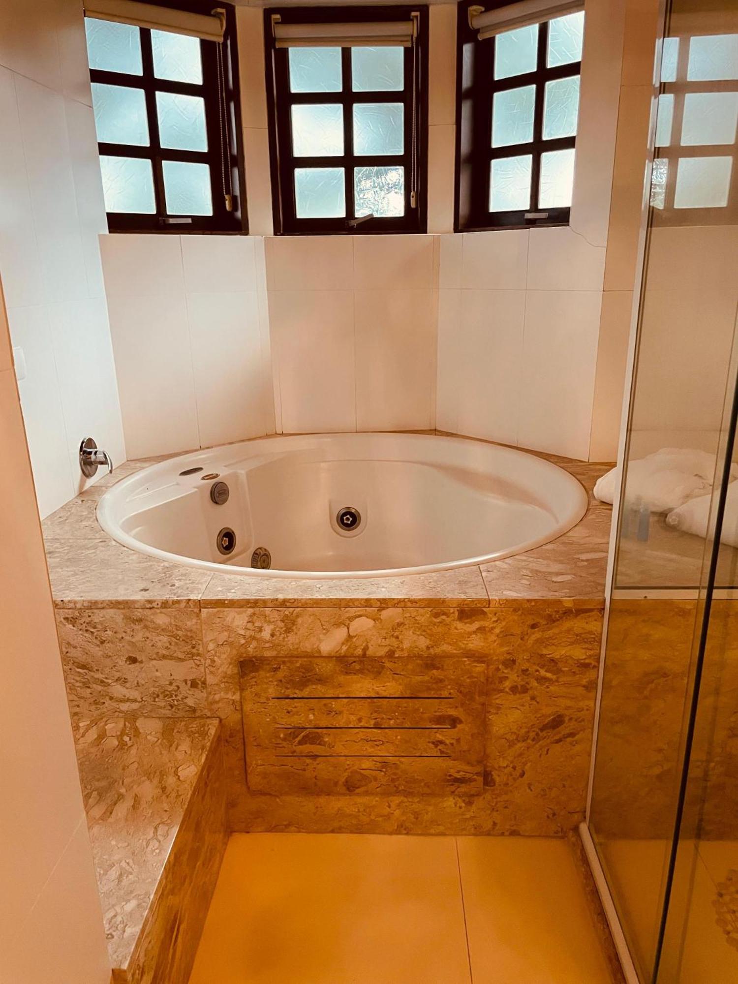 King Suite Spa Bath,1648938280:JPEG