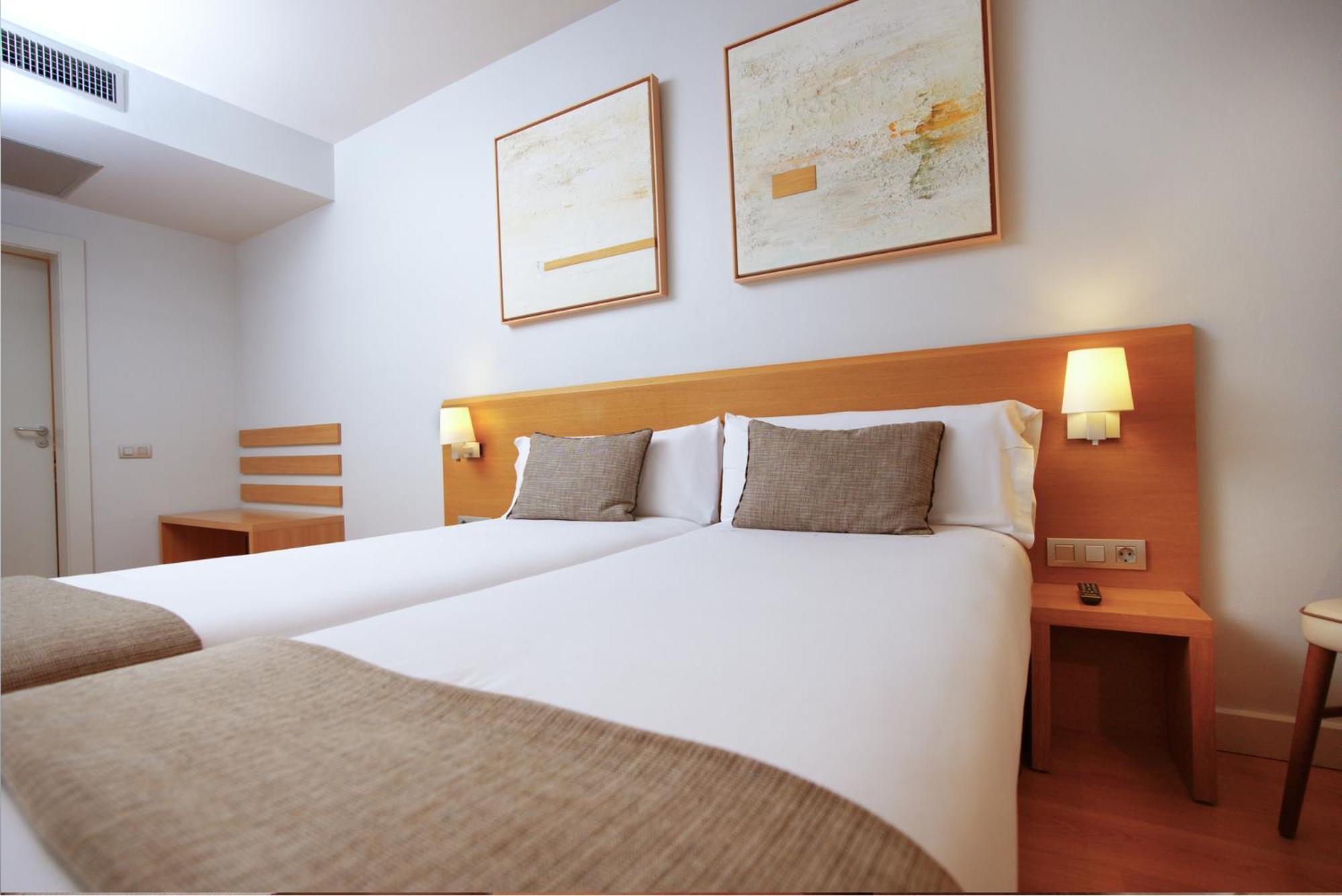 Twin Room,1627203554:JPEG