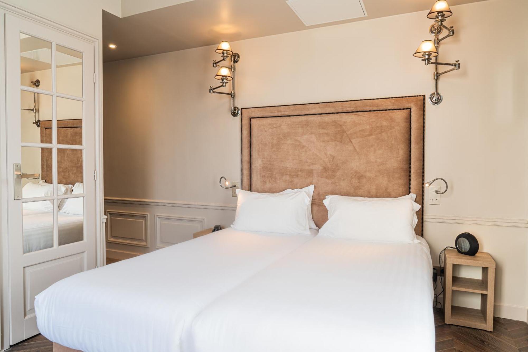 Quarto com 2 Camas de Solteiro