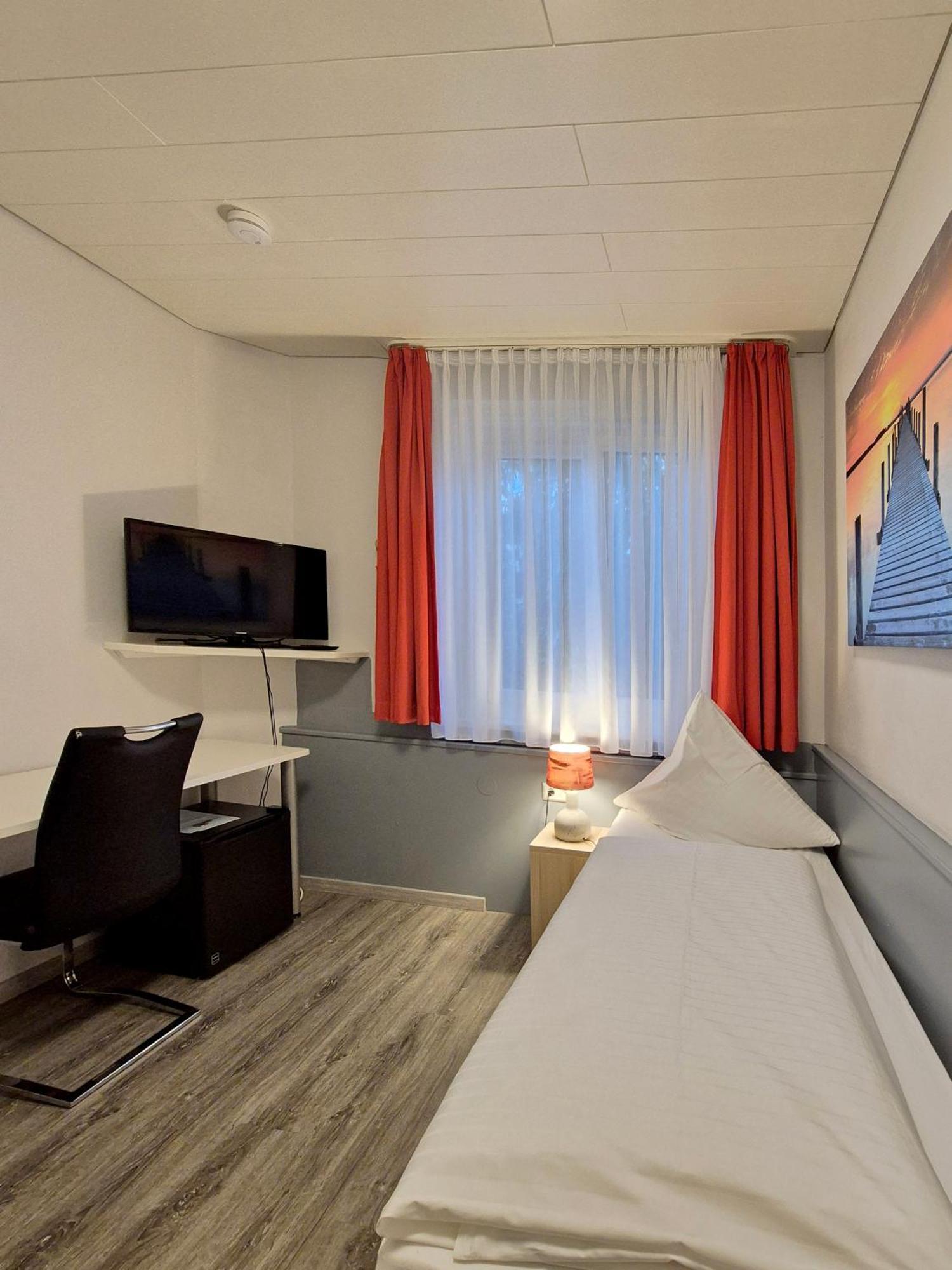Single Room,1632206996:JPEG