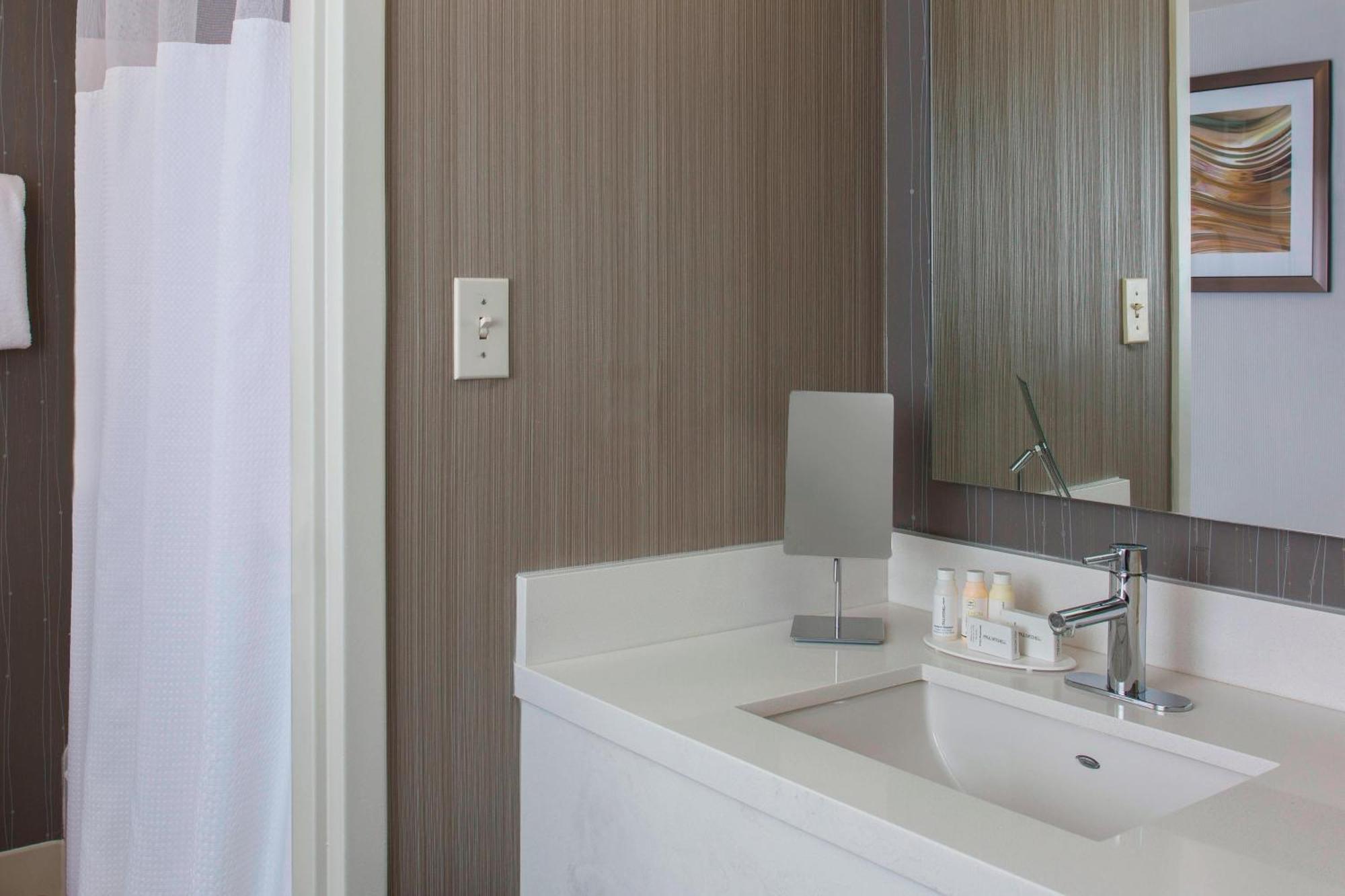 Quarto Queen com Duas Camas Queen-size e Varanda
