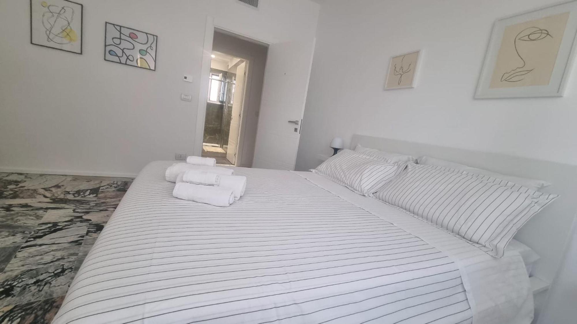 Double Room Private External Bathroom