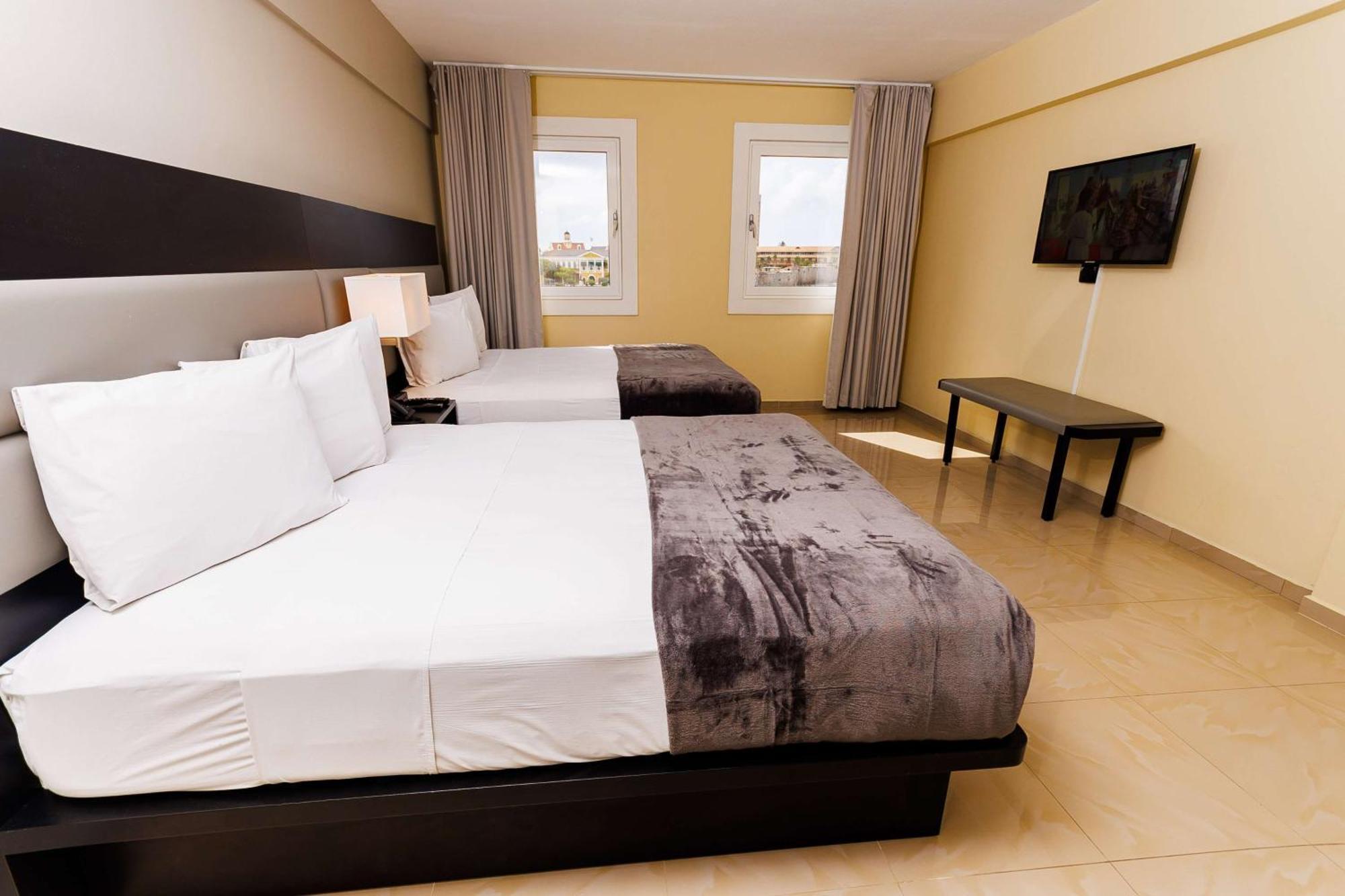 Kamer met 2 queensize bedden en uitzicht op de haven - Rookvrij