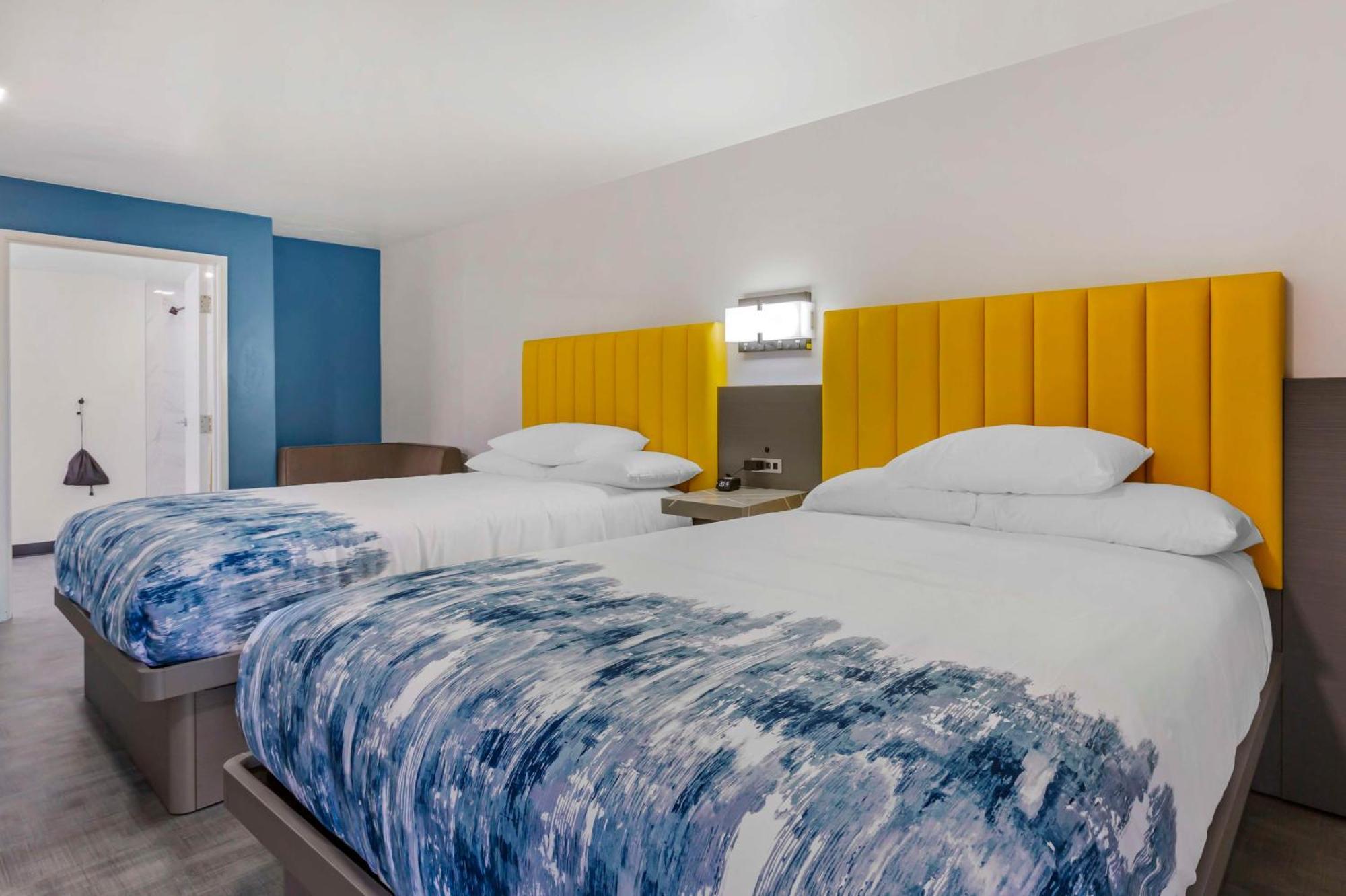 Queen Suite Two Queen Beds Roll Shower Disability Access or Pet Friendly