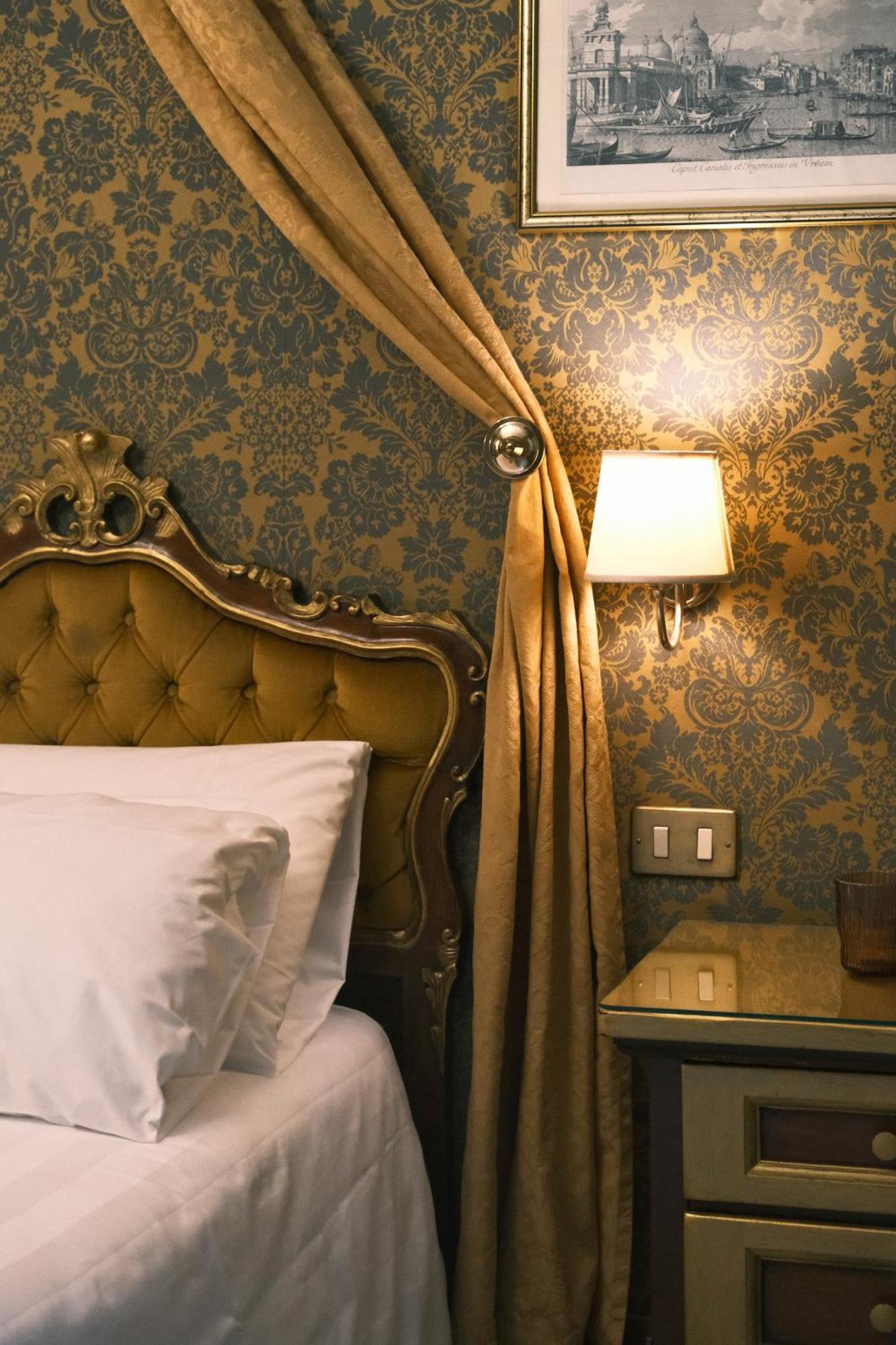 Superior Queen Room,1638473695:JPEG