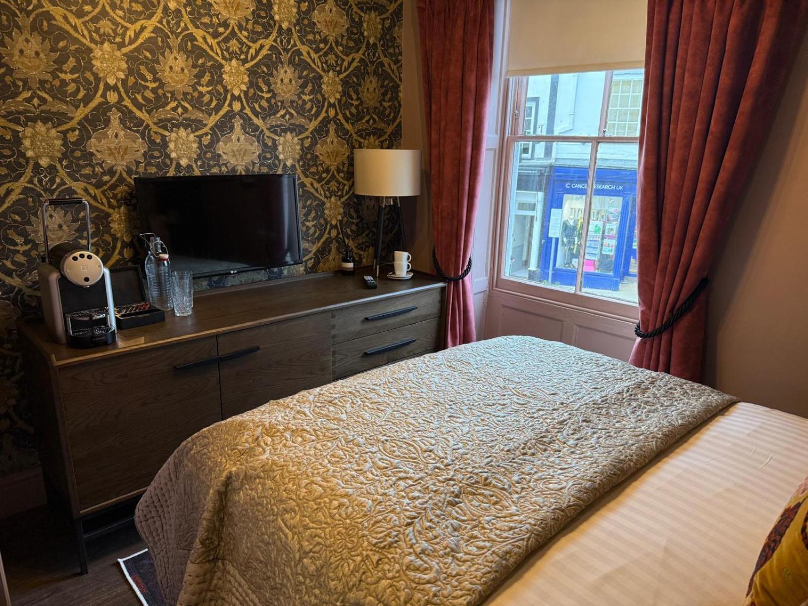 Deluxe Double Room,1641010810:JPEG