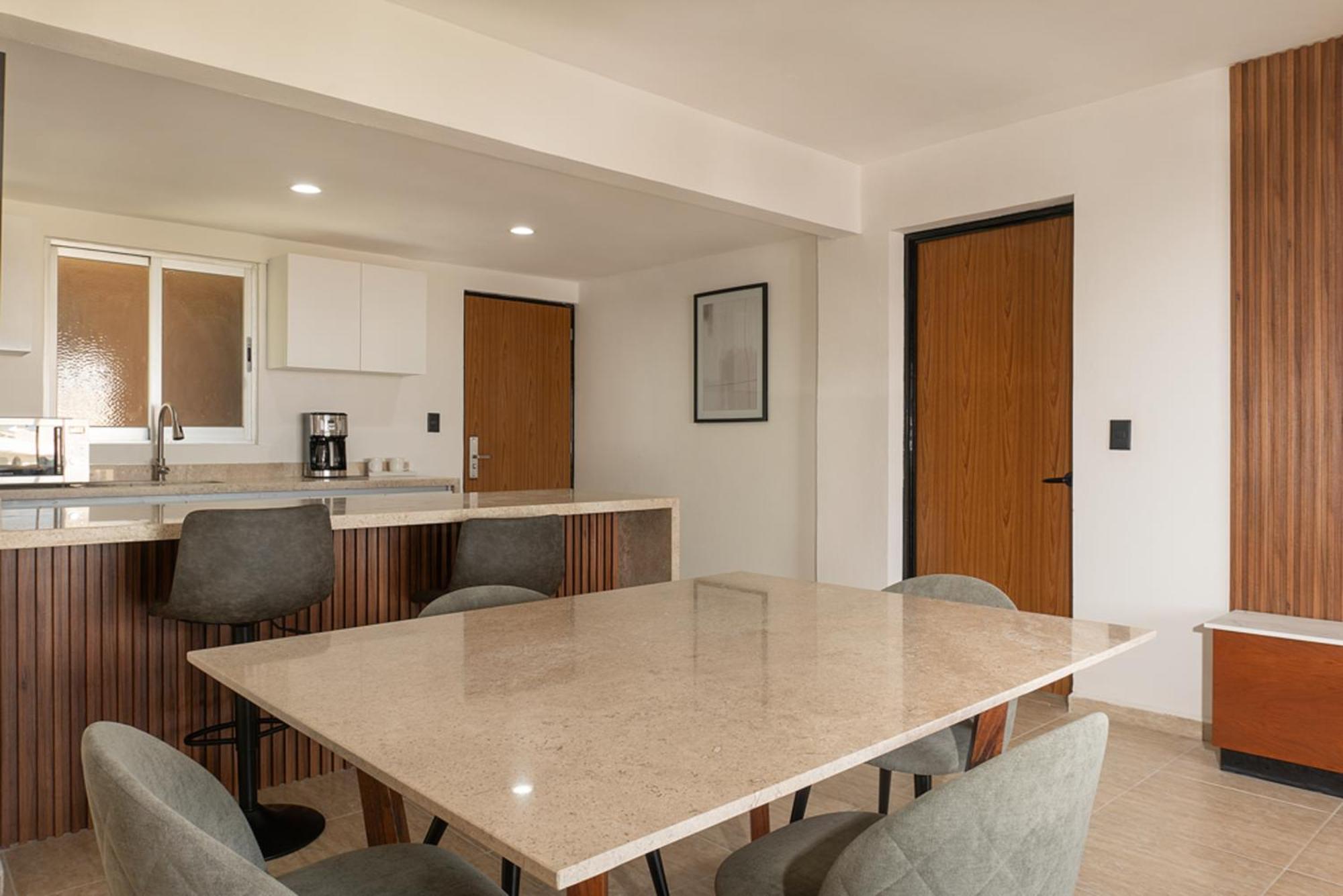 Deluxe King Suite,1641012163:JPEG