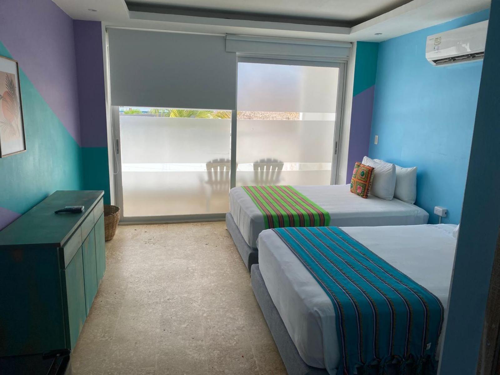 Quarto Deluxe com 2 Camas de Solteiro e Vista do Mar