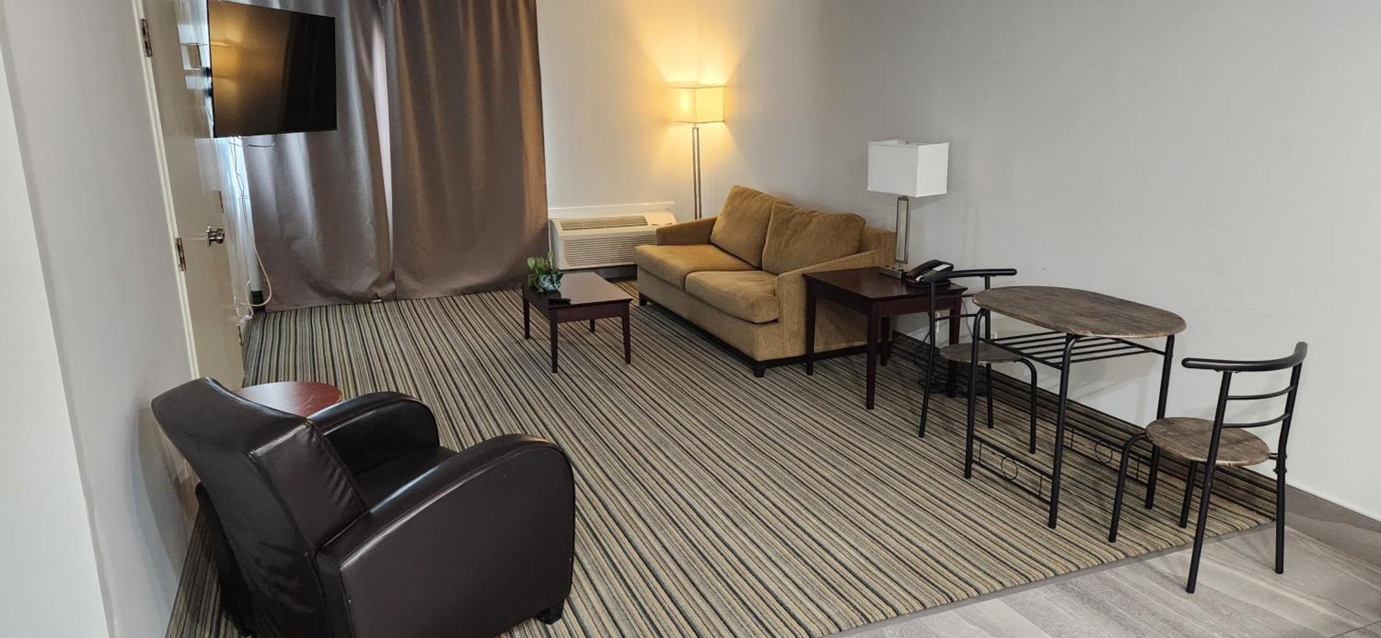 Family Suite with Two Queen Beds - Non-Smoking
