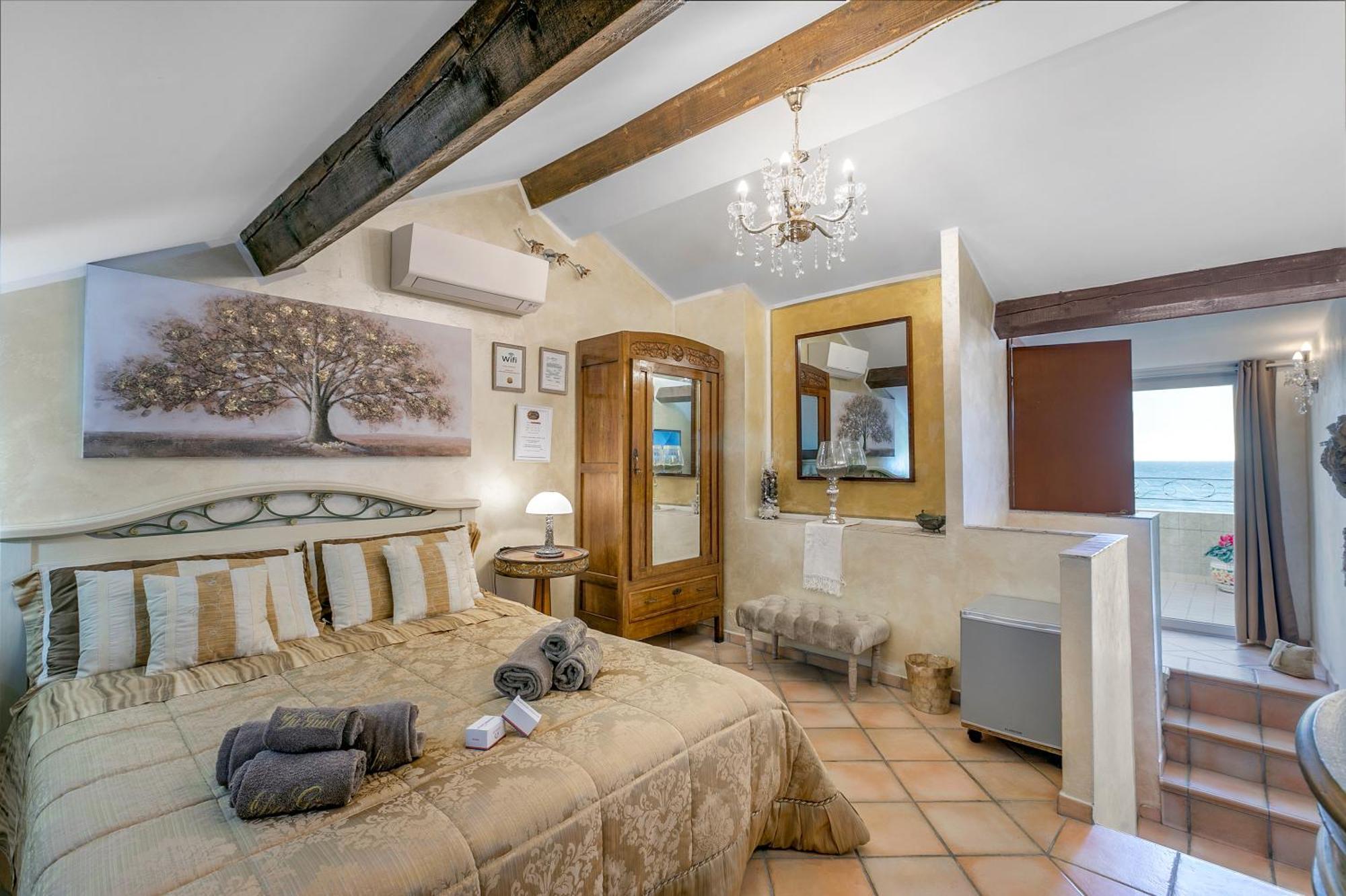 Large Double Room Balcony Sea view