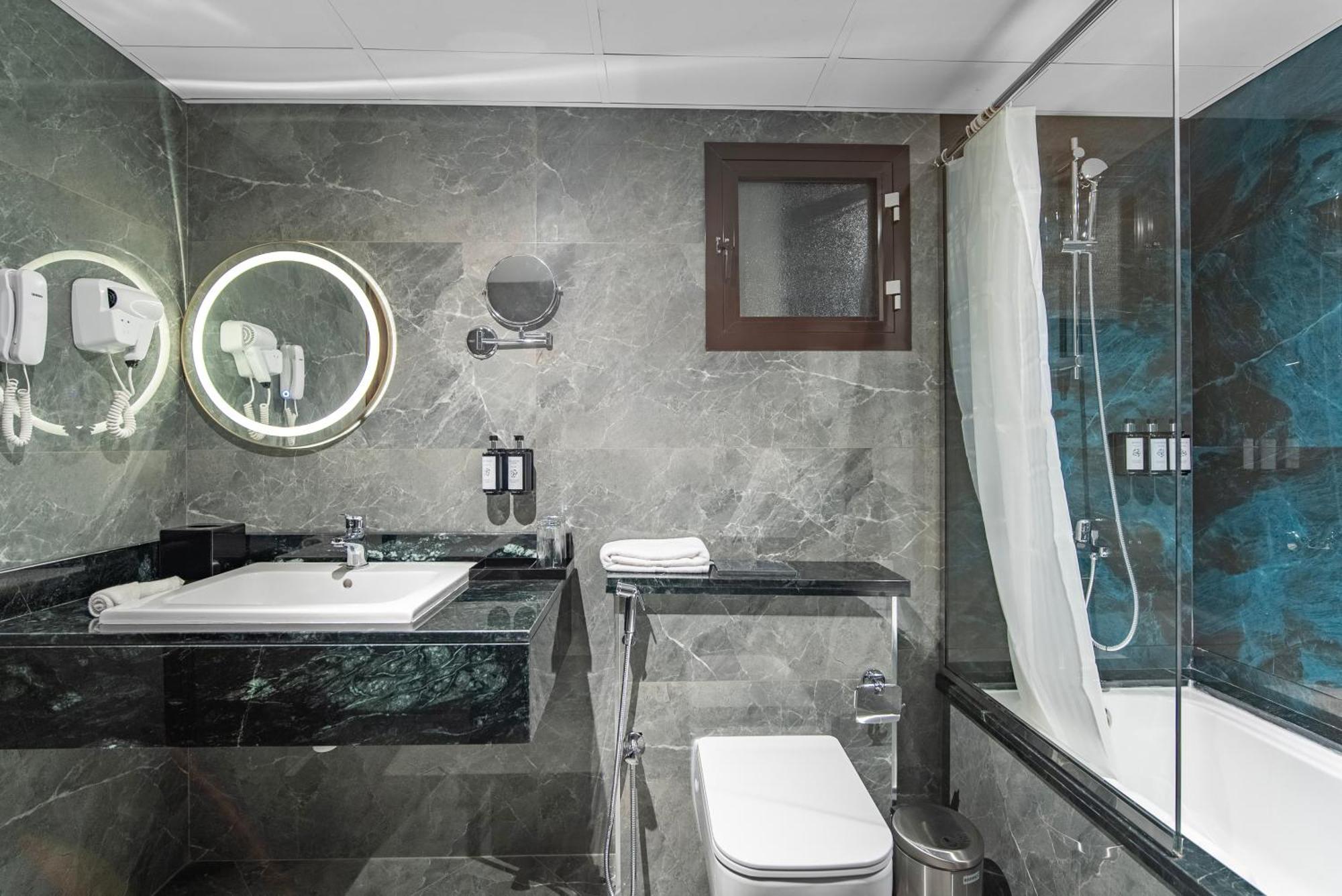 Deluxe Premium Suite