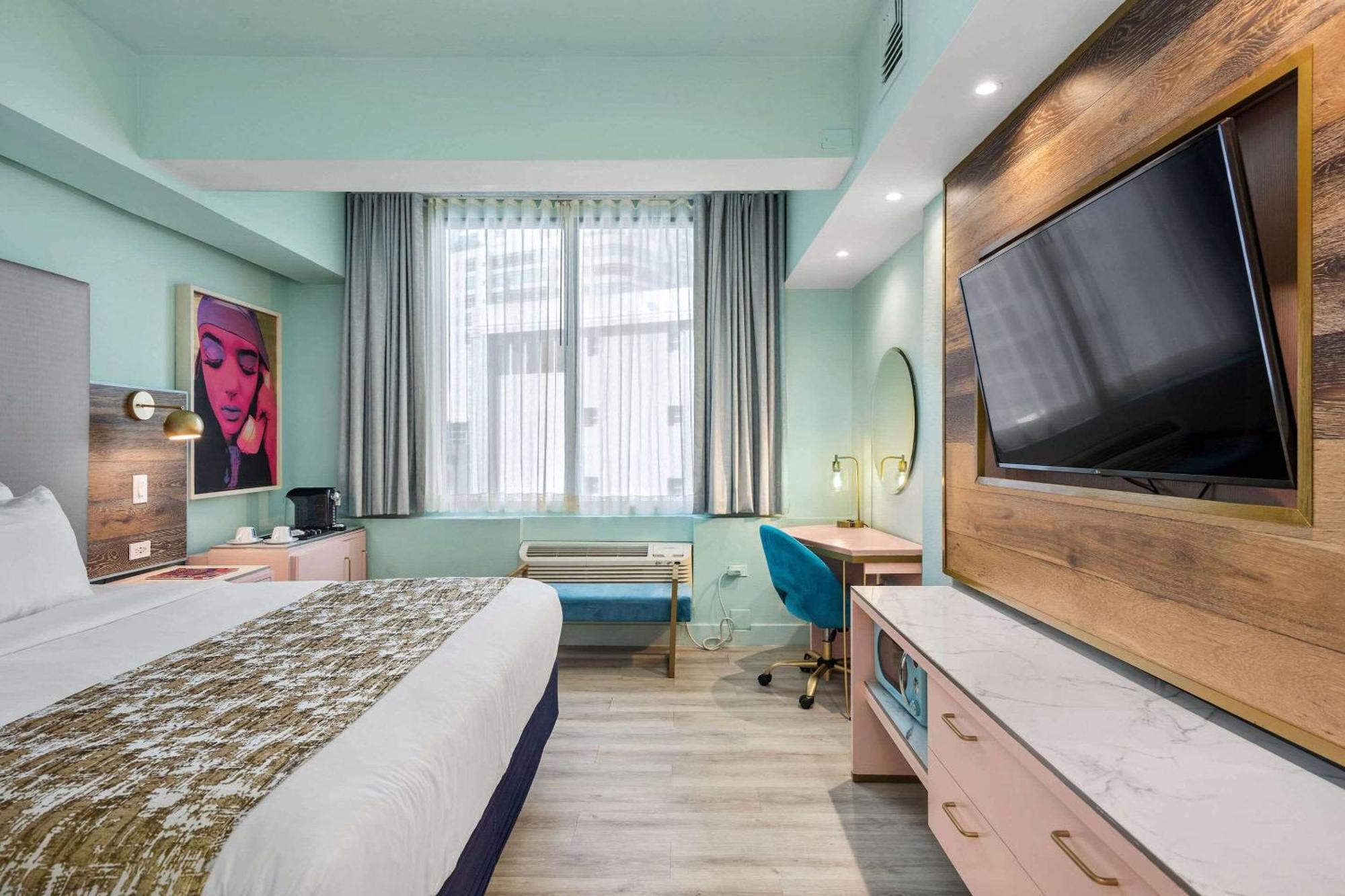 Standard King Room City View