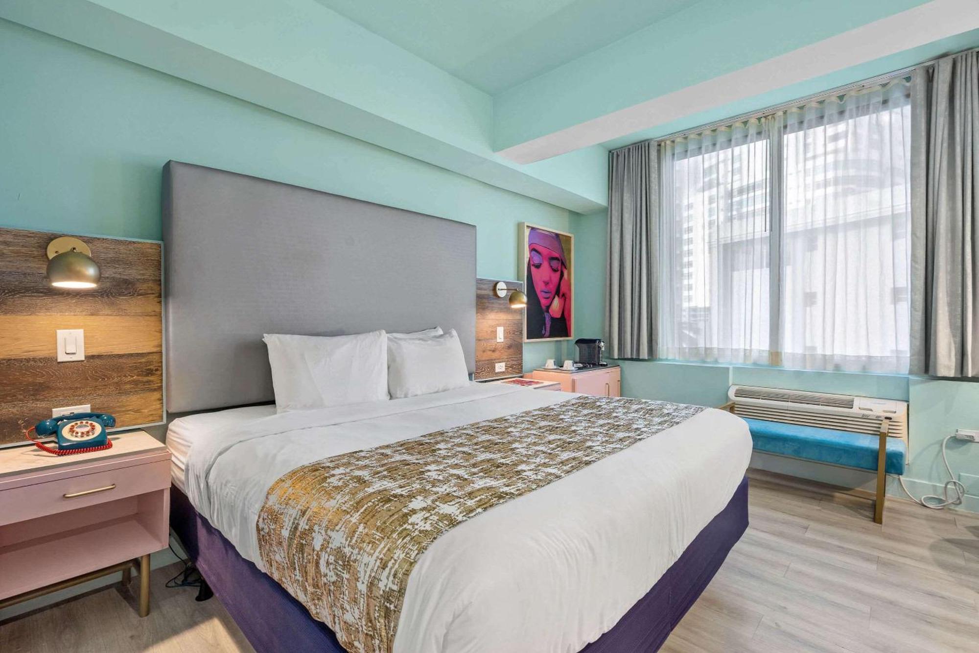 Standard King Room City View