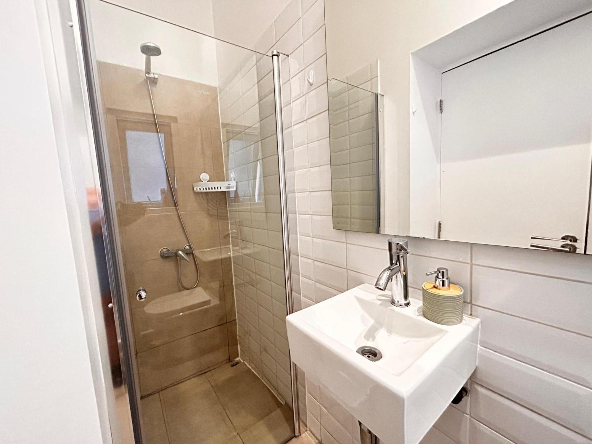 Single Room Private Bathroom
