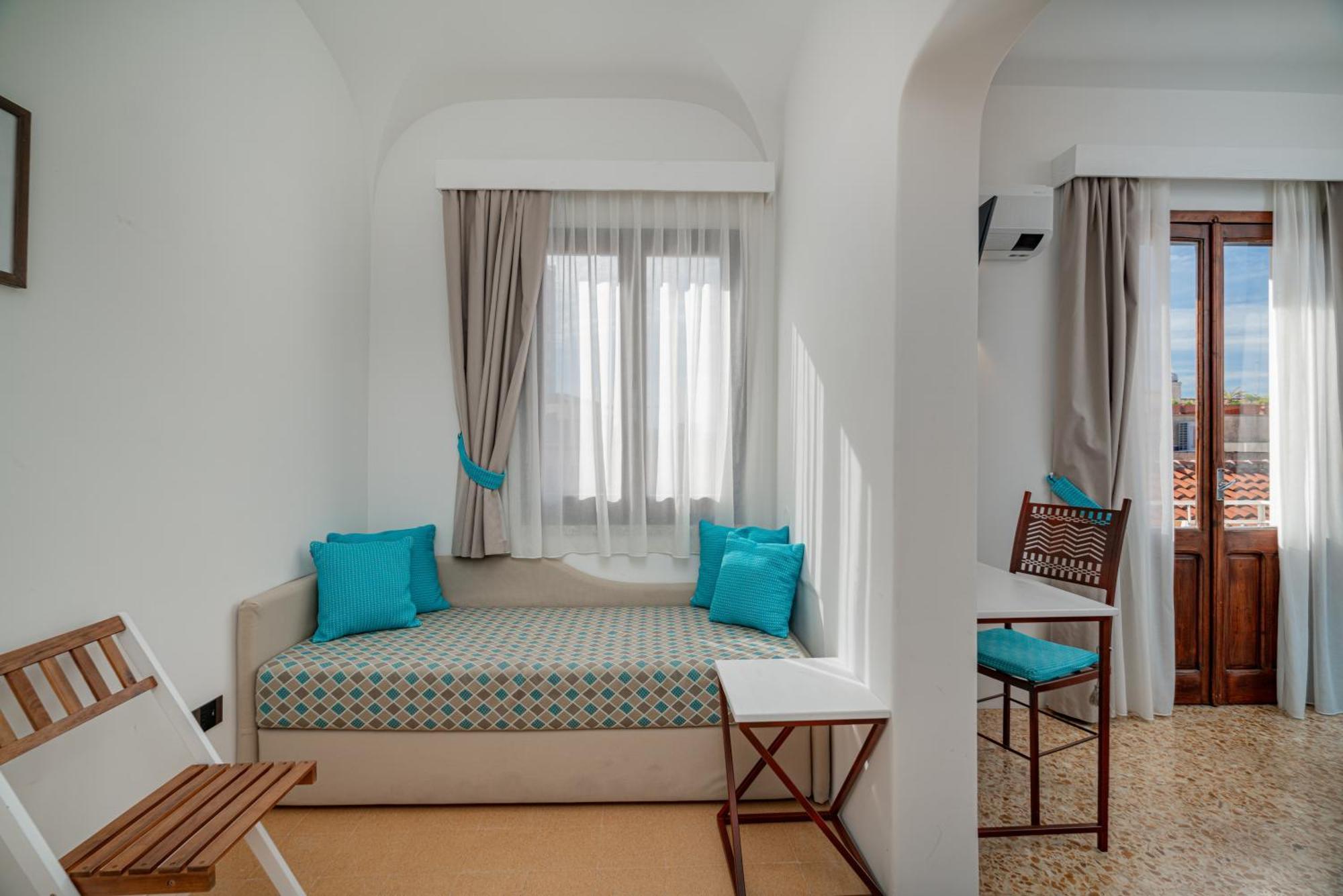 Double Room with Balcony (3 Adults),1652840762:JPEG