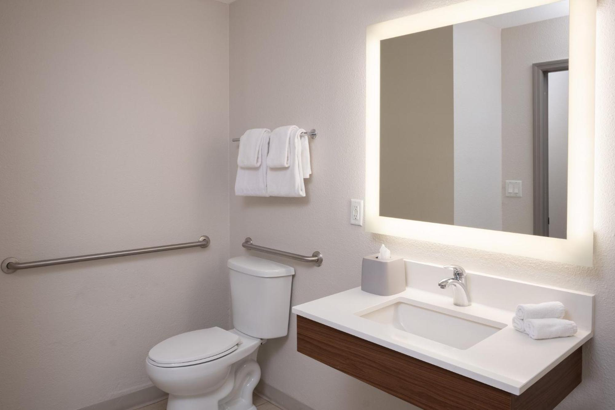 Standard King Room Mobility Accessible Tub