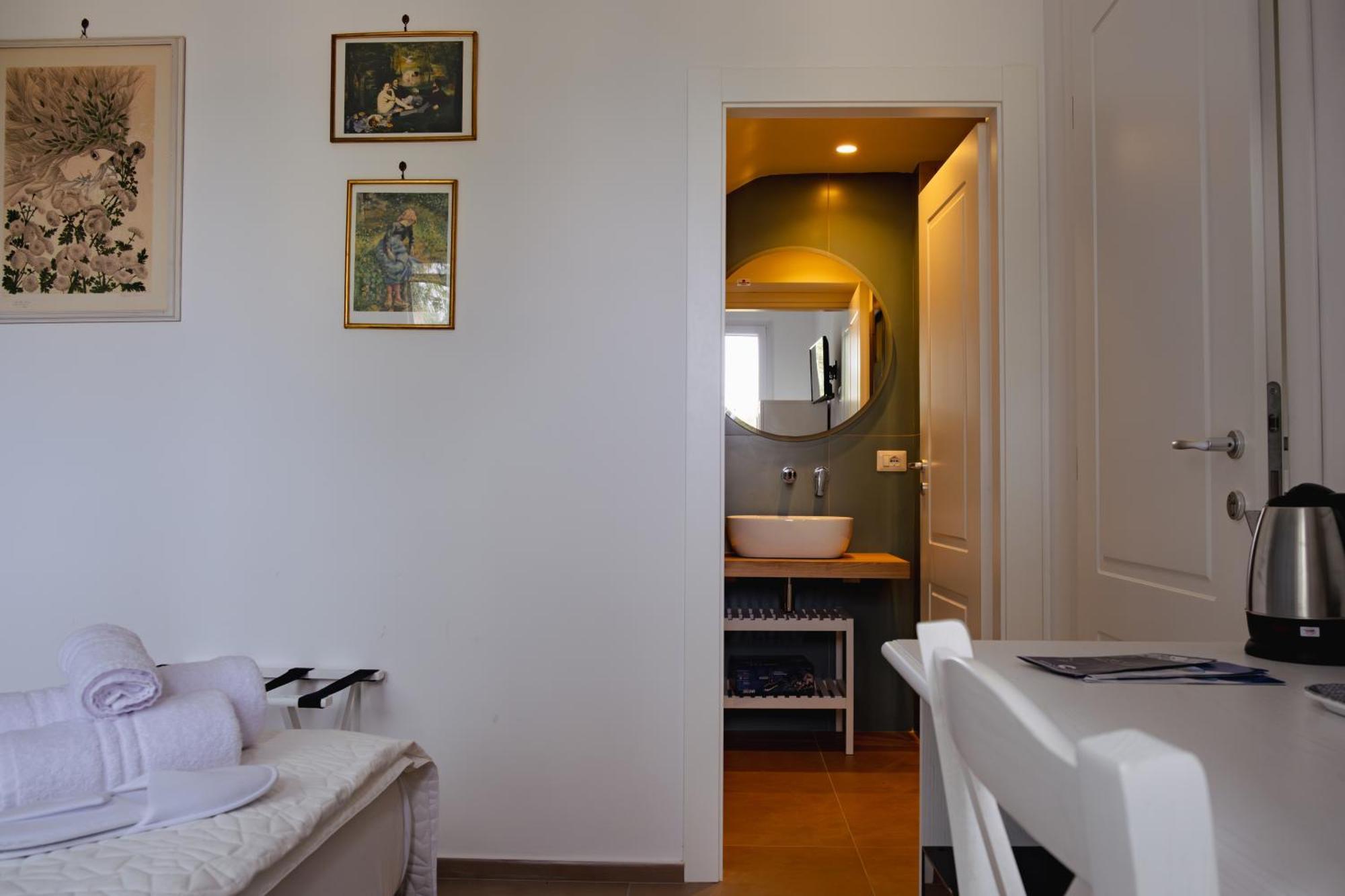 Double Room,1656007348:JPEG