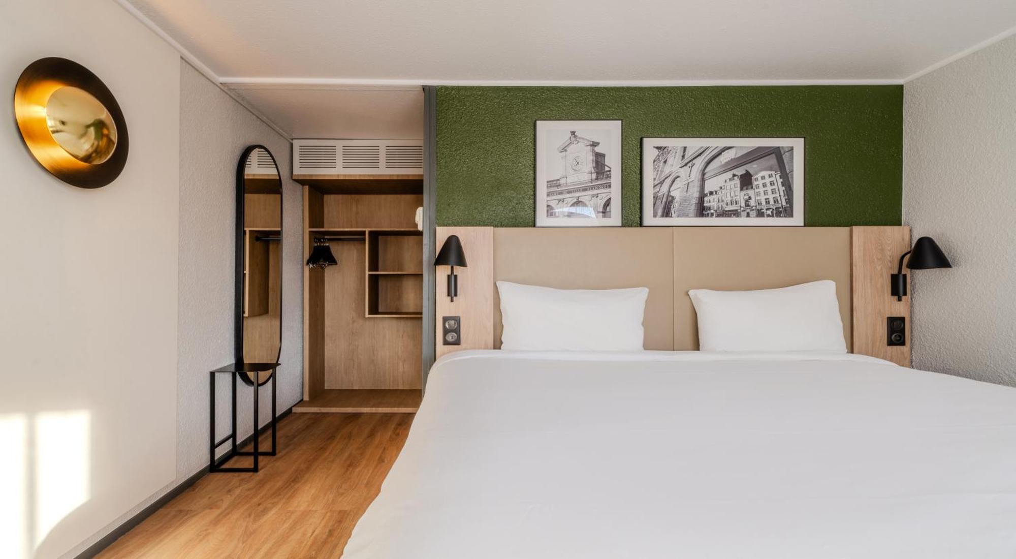 Standard Room 1 Queen Bed