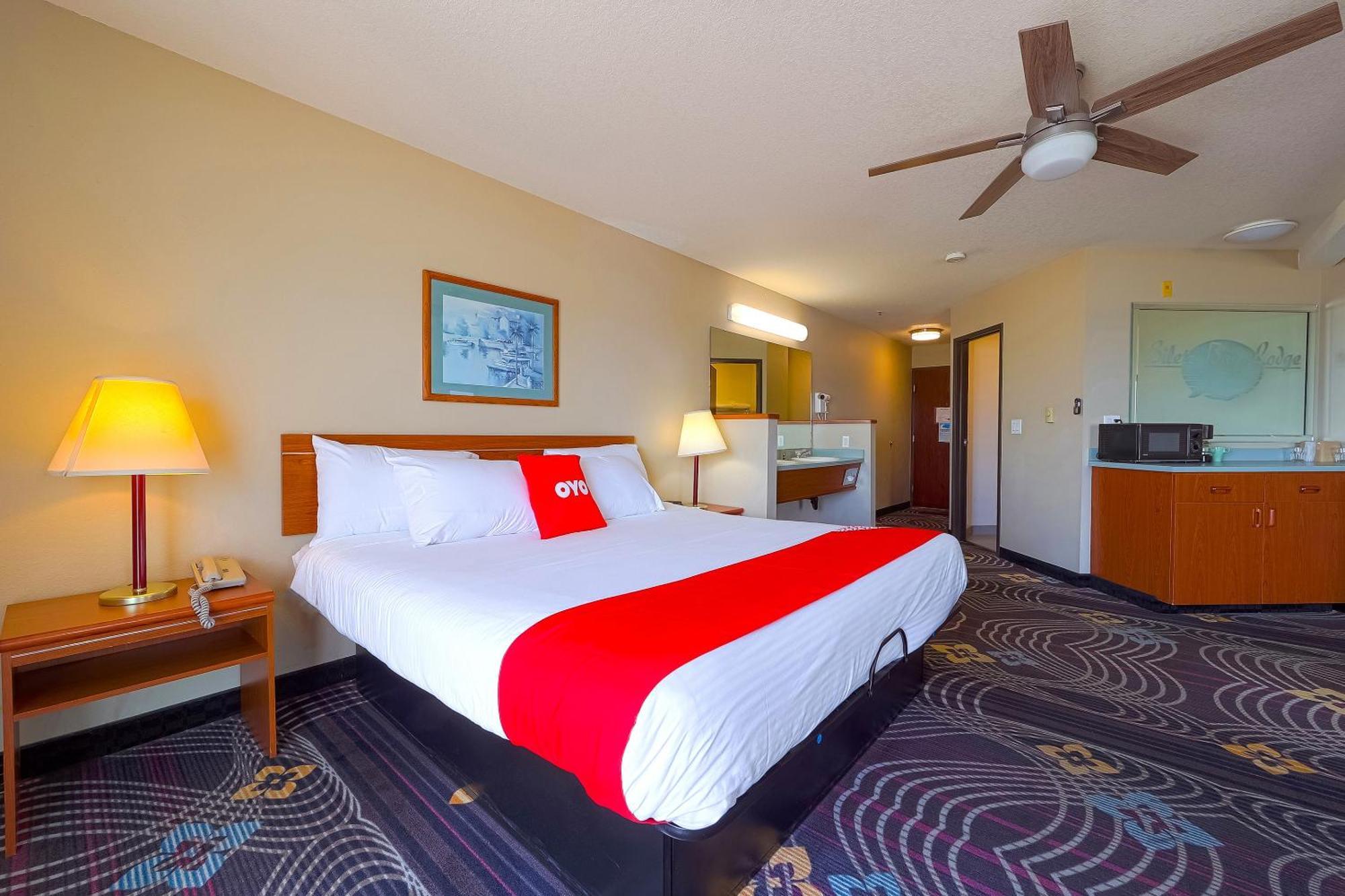 Luxurious King Suite Jetted Tub Balcony Ocean view,1658762302:JPEG