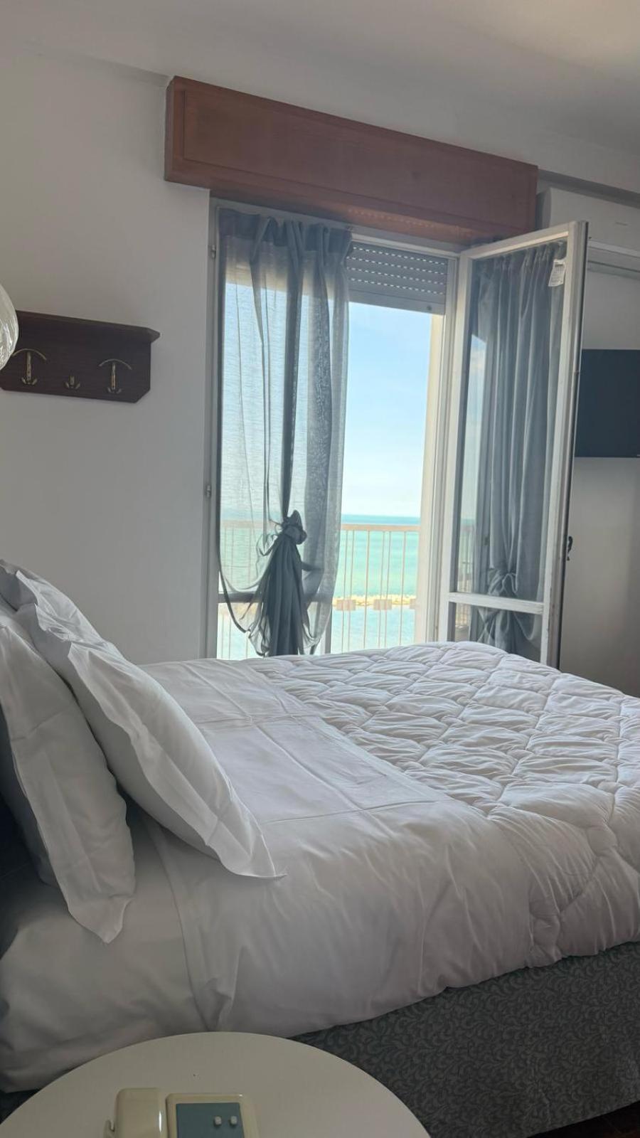 Deluxe Double or Twin Room Sea View