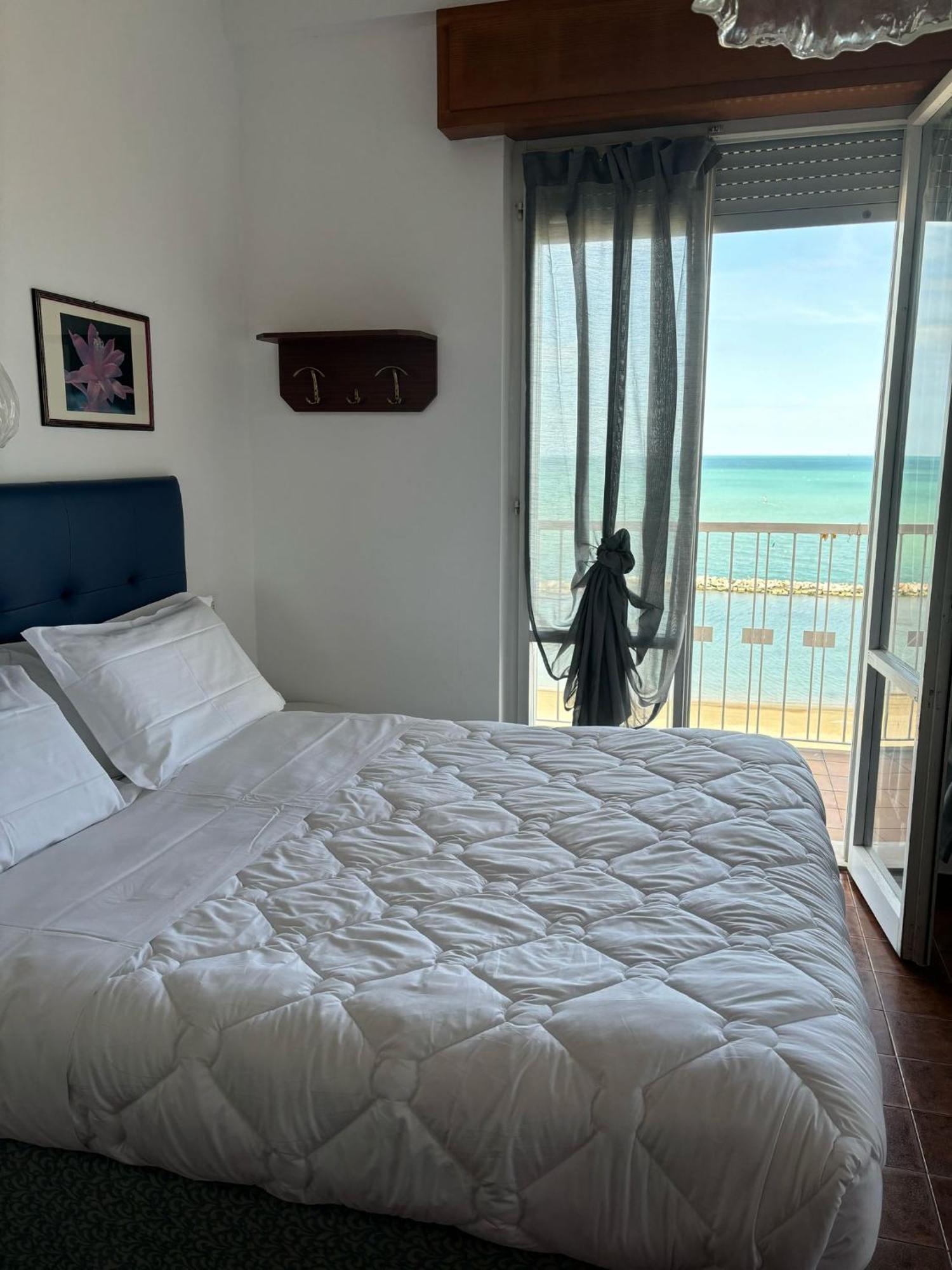 Deluxe Double or Twin Room Sea View
