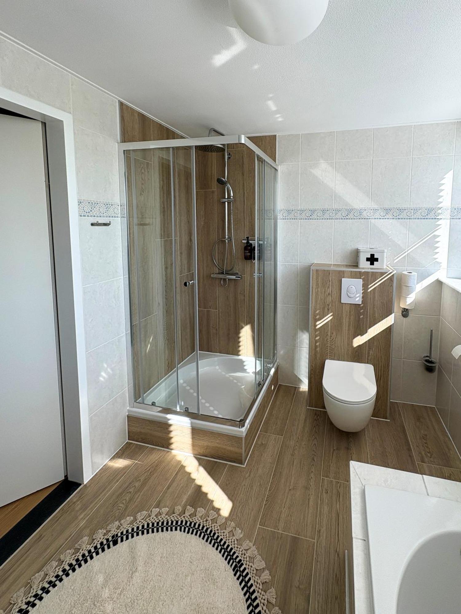 Deluxe Double Room Bath