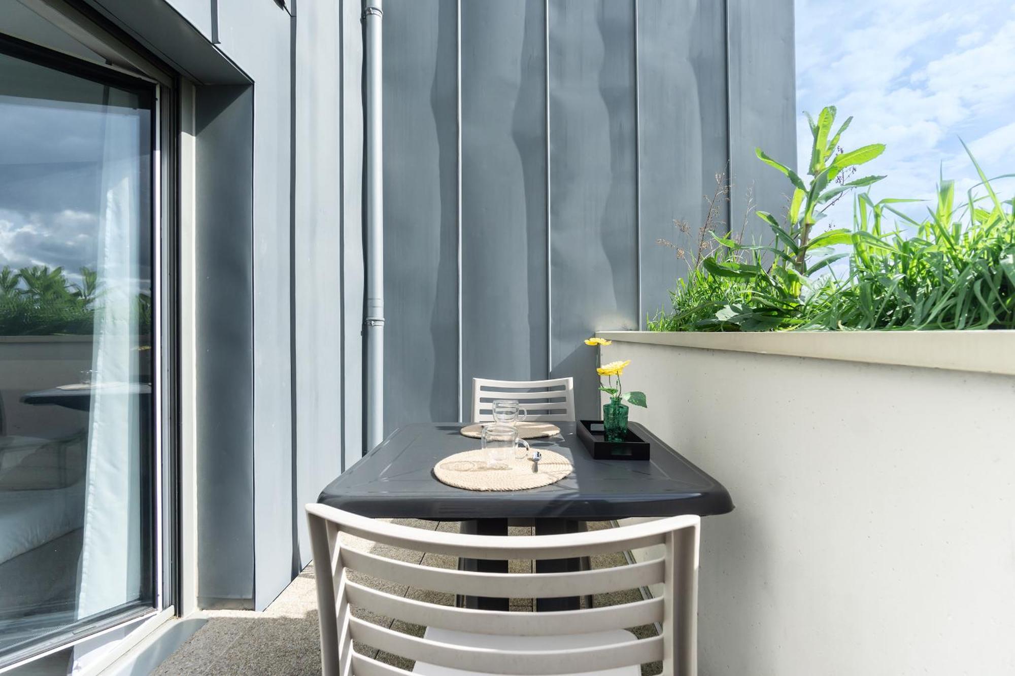 Studio Balcony