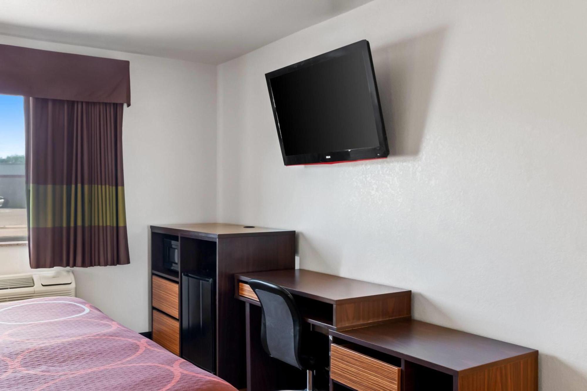 Queen Studio Suite Three Queen Beds Non-Smoking