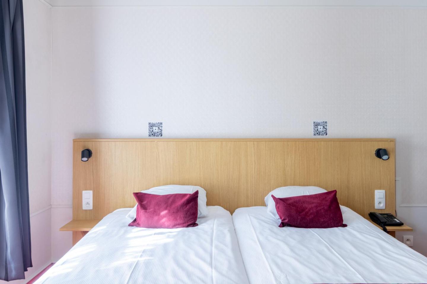 Quarto com 2 Camas de Solteiro